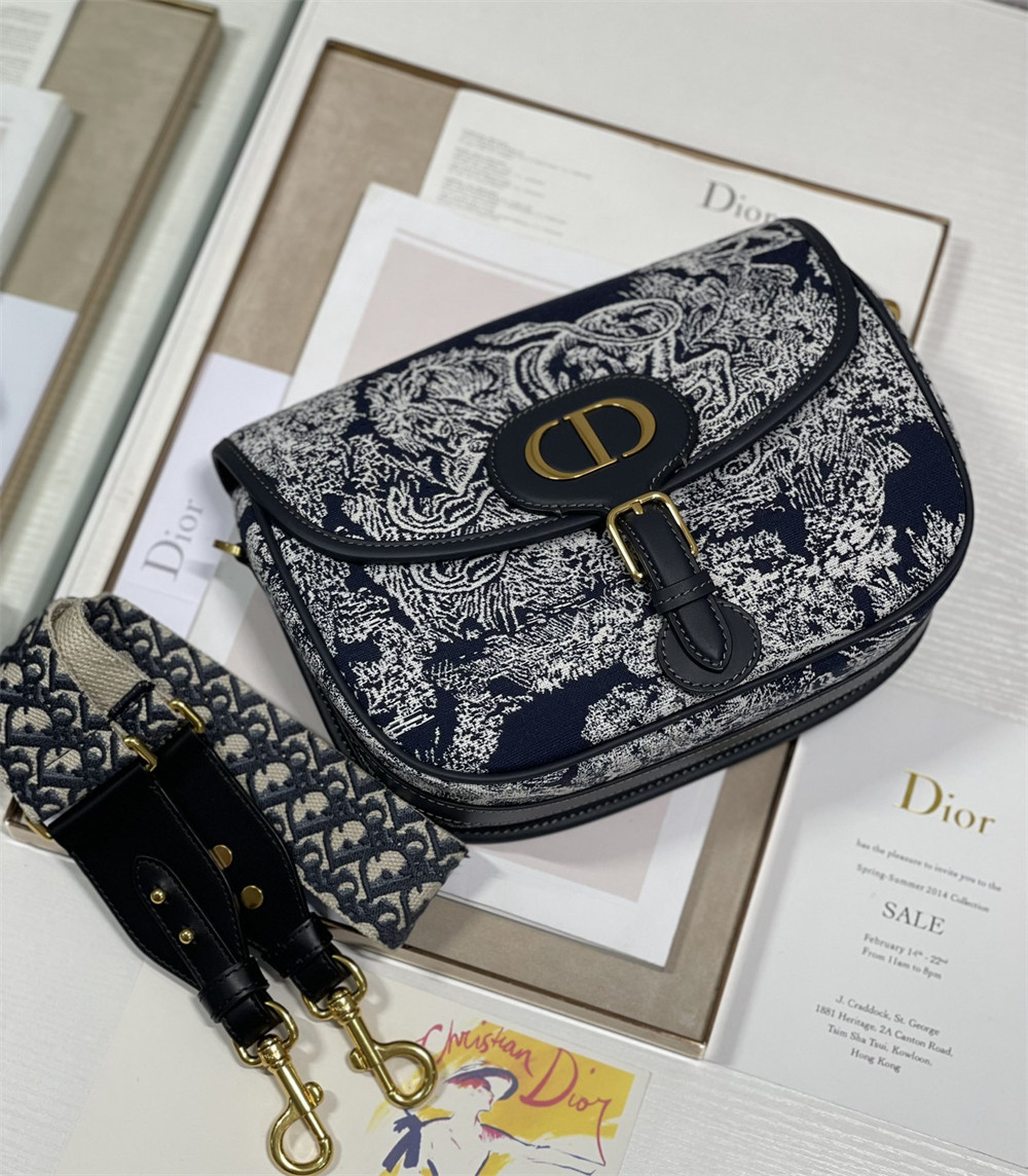 large D*or bobby bag oblique