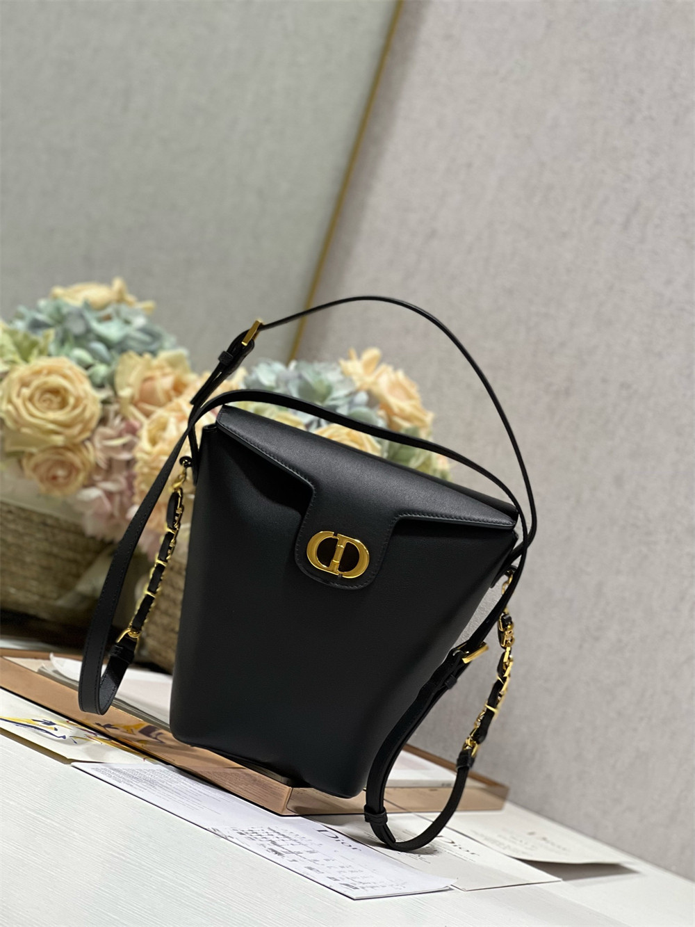 D*or 30 montaigne large chain bucket bag black 17x7x18cm