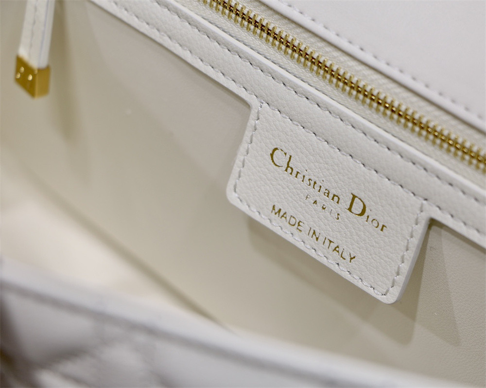 medium d*or caro bag ivory S*pple cannage calfskin 25.5 x 15.5 x 8 cm