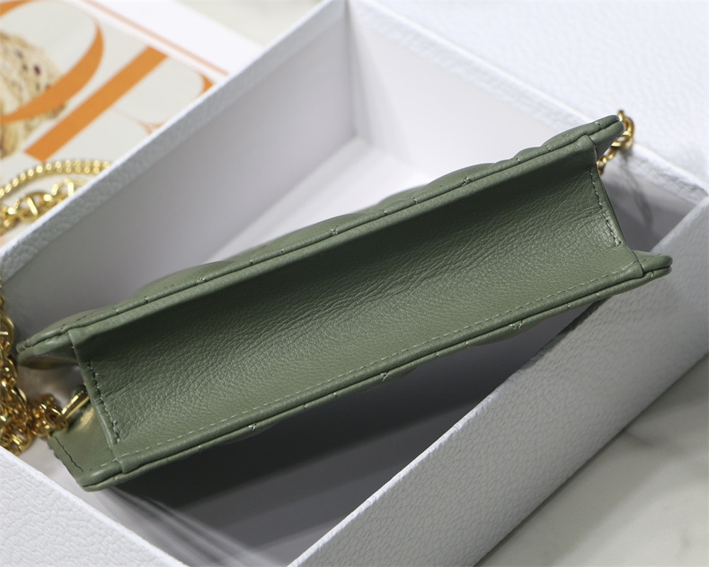 d*or caro zipped pouch with chain green S*pple cannage calfskin 19 x 14 x 4.5 cm