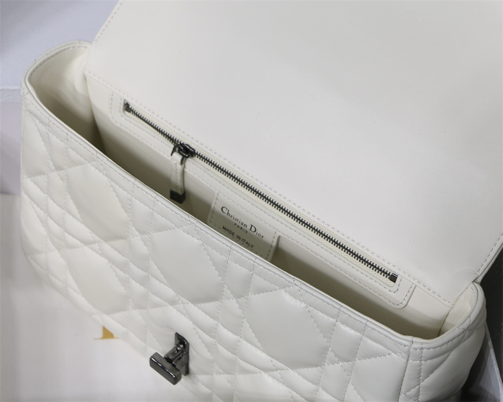 large d*or caro bag ivory S*pple cannage calfskin with silver hardware 29 x 18 x 10 cm
