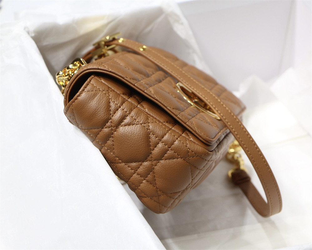 small d*or caro bag caramel S*pple cannage calfskin 20 x 12 x 7 cm