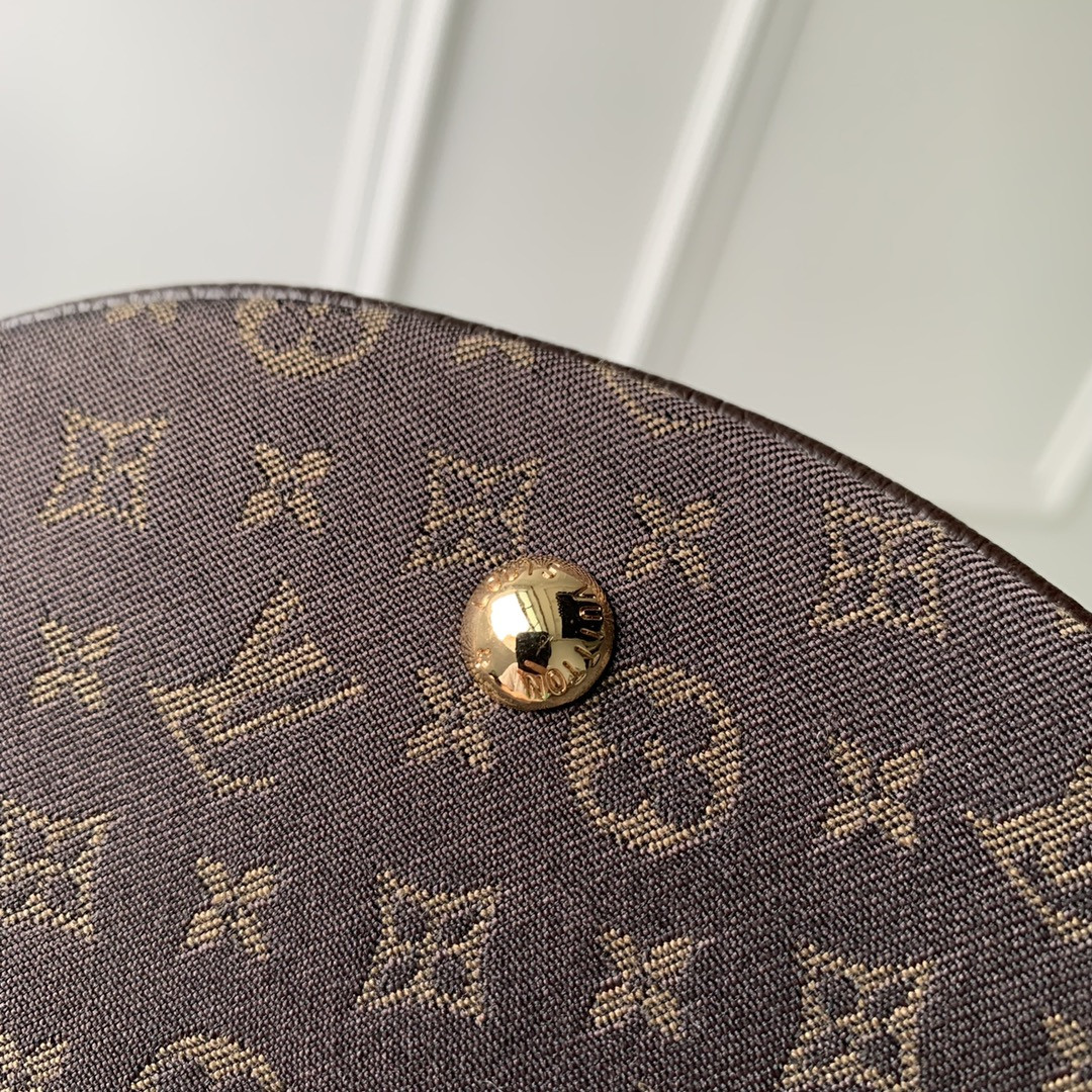 LV PETIT BUCKET M42238