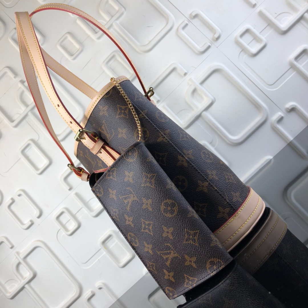 LV PETIT BUCKET M42238