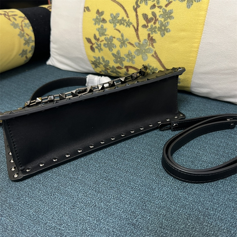 Va1e*ntin0 garavani rockstud23 smooth calfskin handbag black