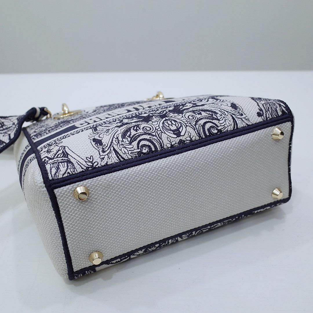 medium D*or lady d-lite bag 24 x 20 x 11 cm