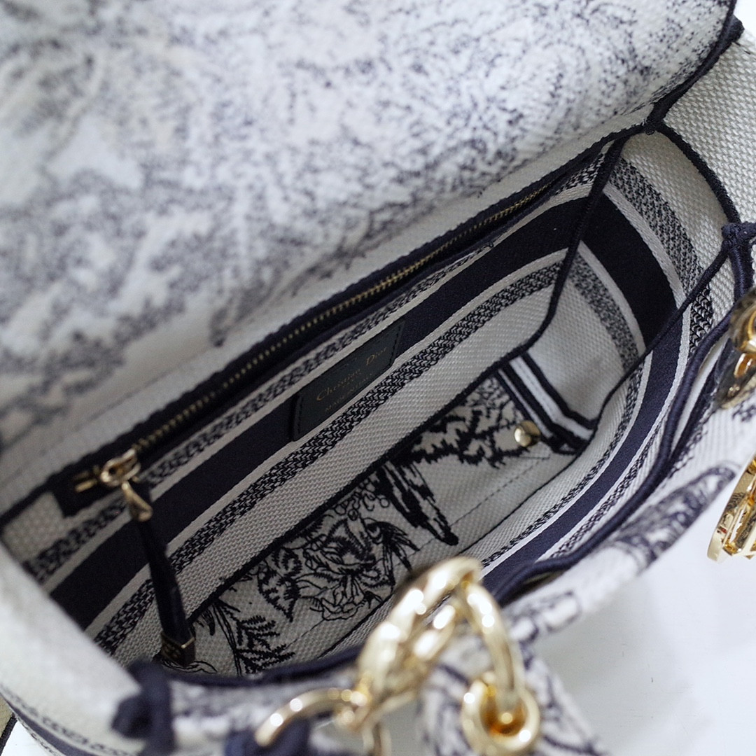 medium D*or lady d-lite bag 24 x 20 x 11 cm