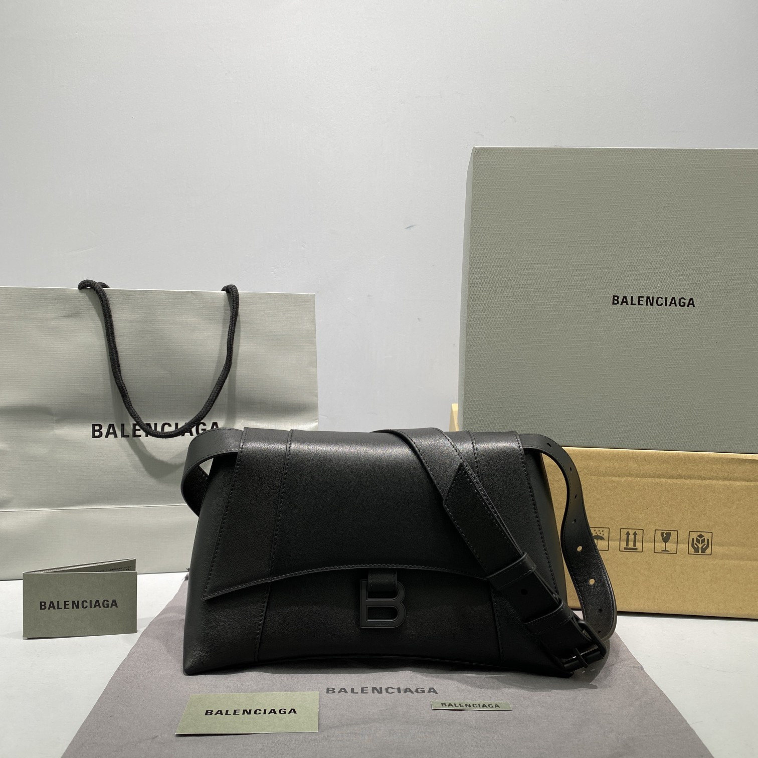 Ba*len*cia*ga women's hourglass hinge medium handbag in black l12 x h6,7 x w4,1 inch