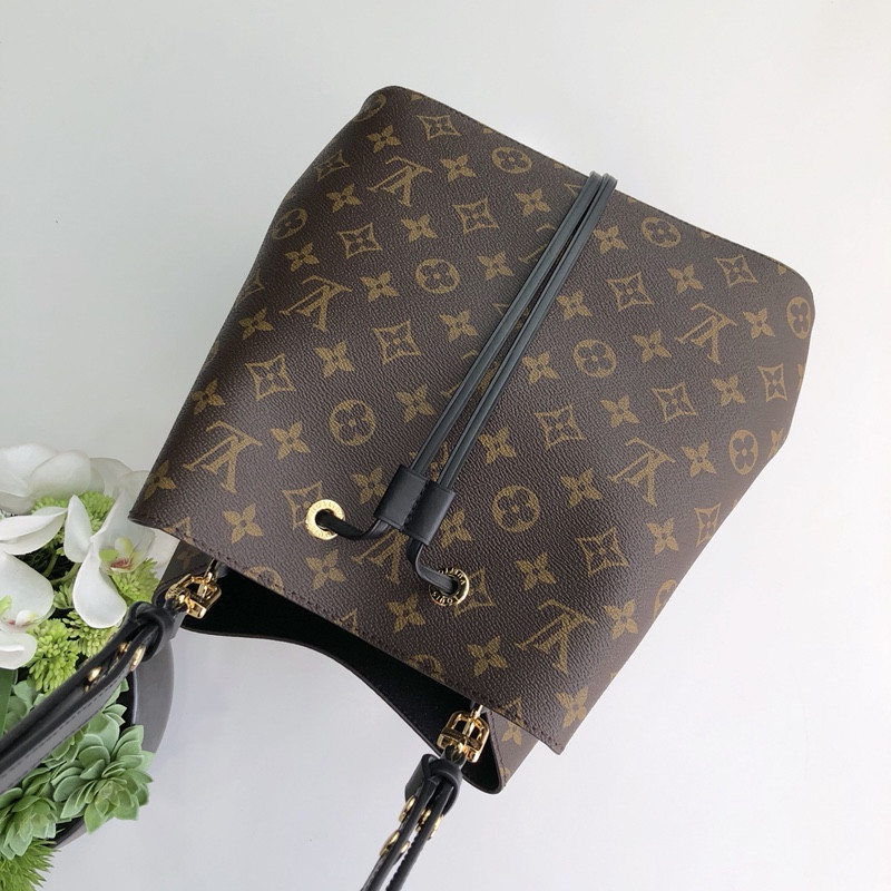 LV NÉONOÉ MM M44020 10.2 x 10.2 x 6.9 inches