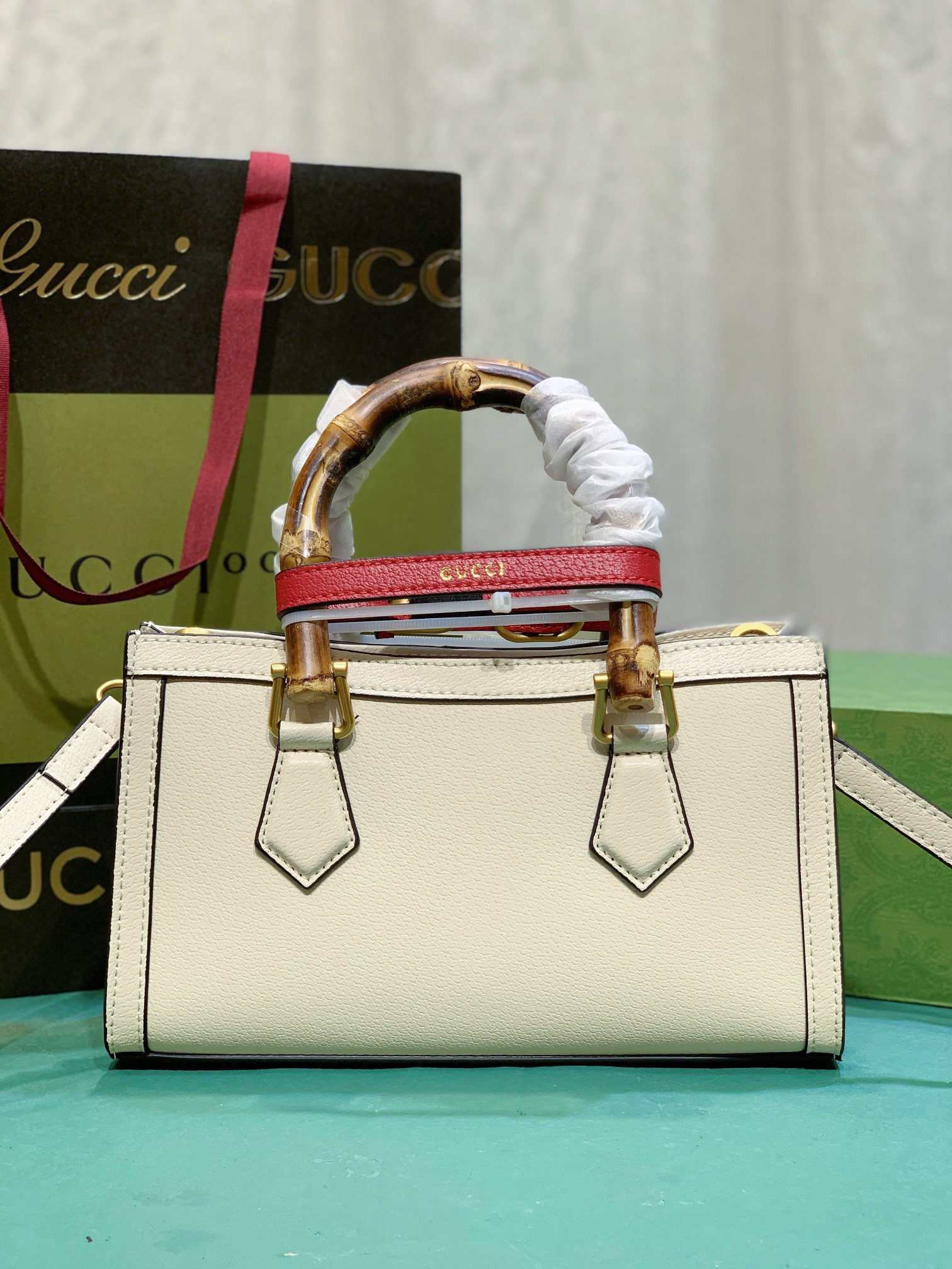G*u*i diana small shoulder bag white 25w x 16h x 9d cm