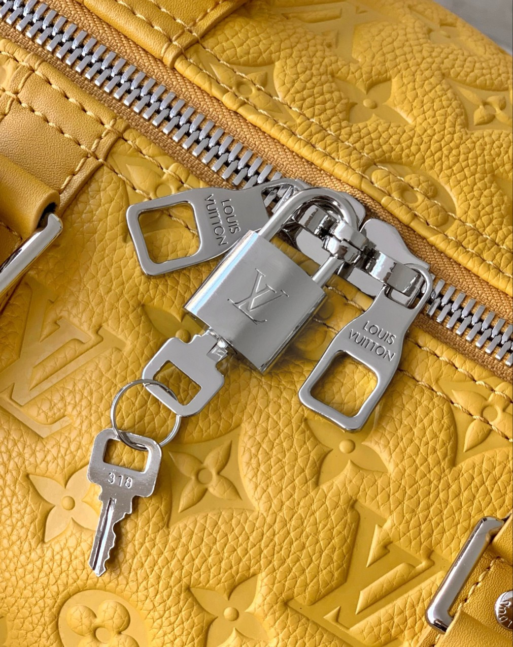 l0*is V*t0n keepall bandoulière 50 m23748