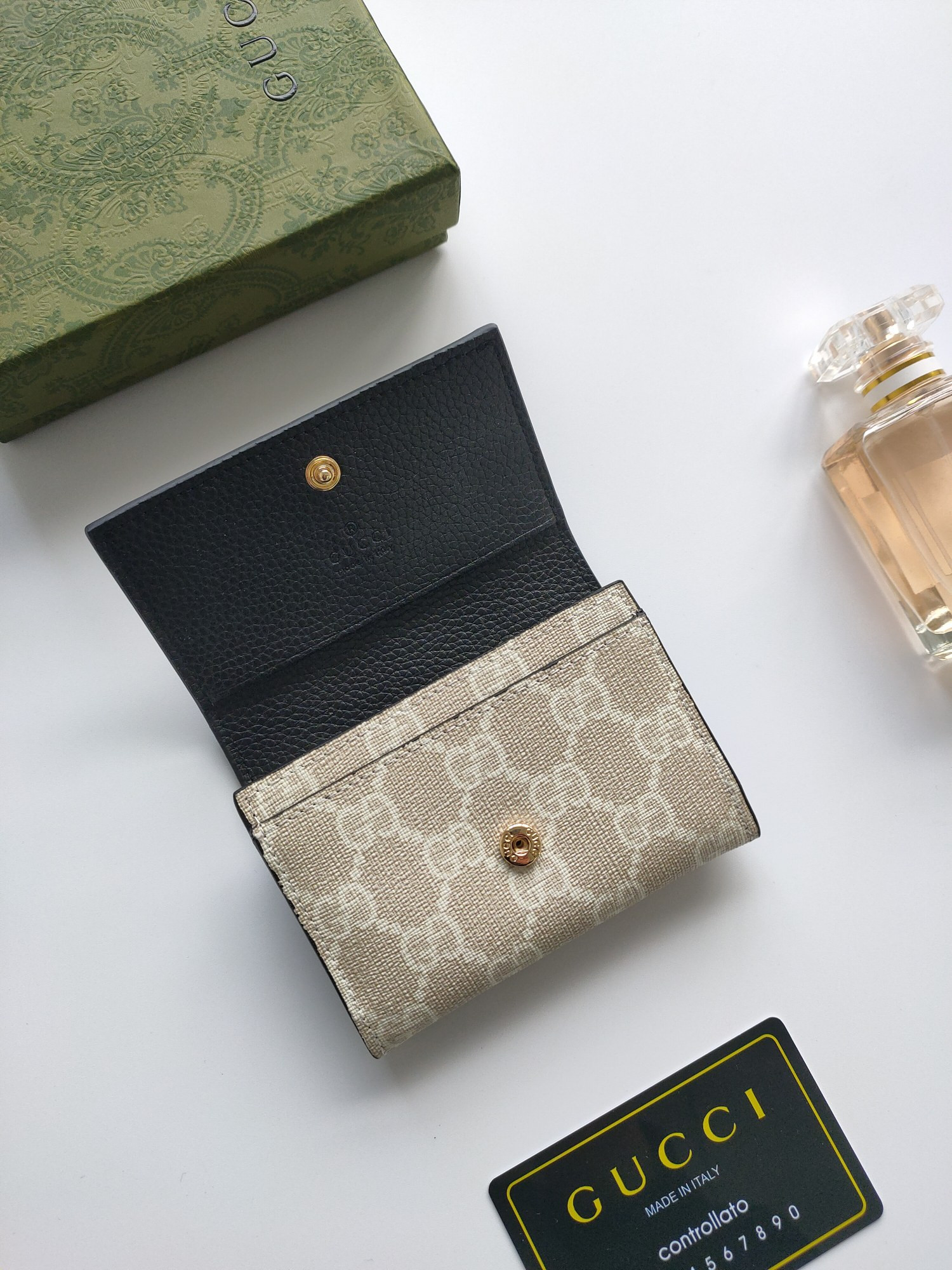 G*u*i gg  card case wallet