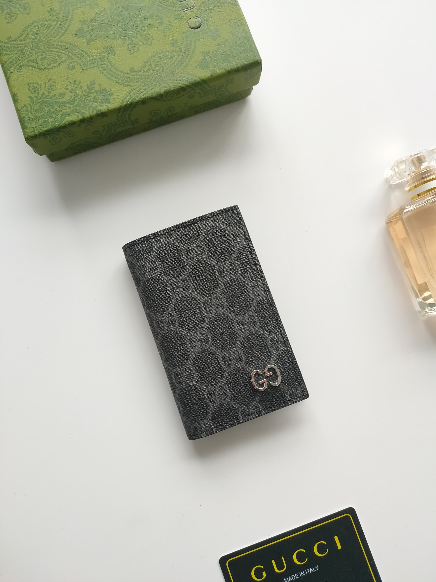 G*u*i gg  card case wallet