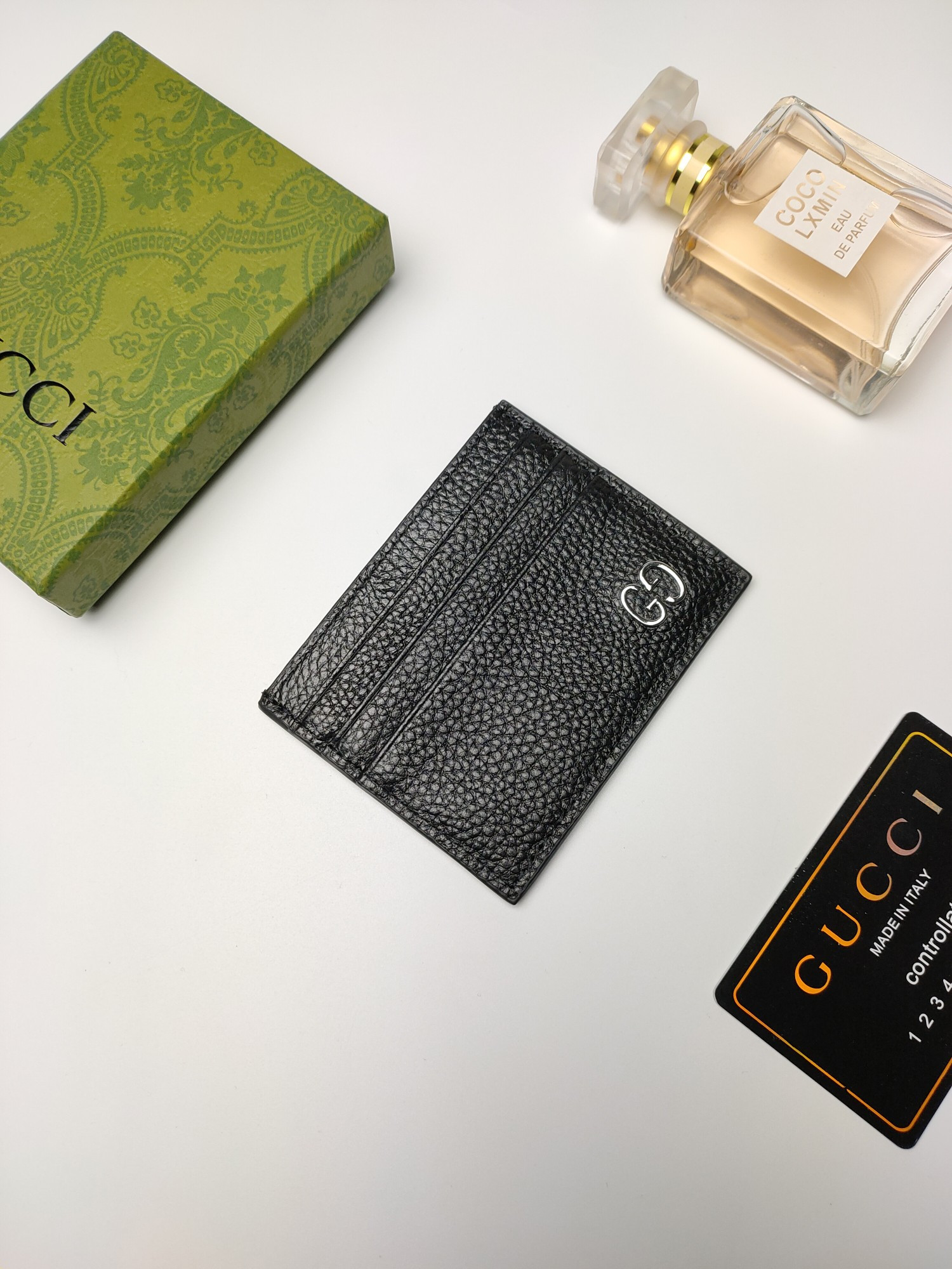 G*u*i gg  card case wallet