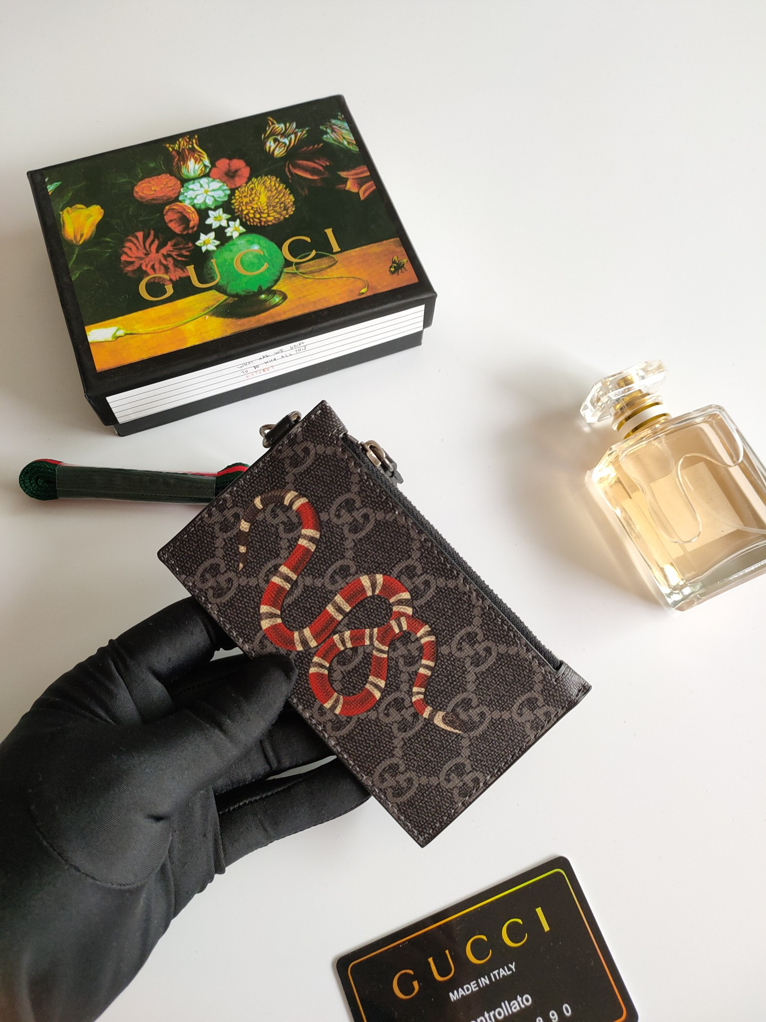 G*u*i gg  card case wallet