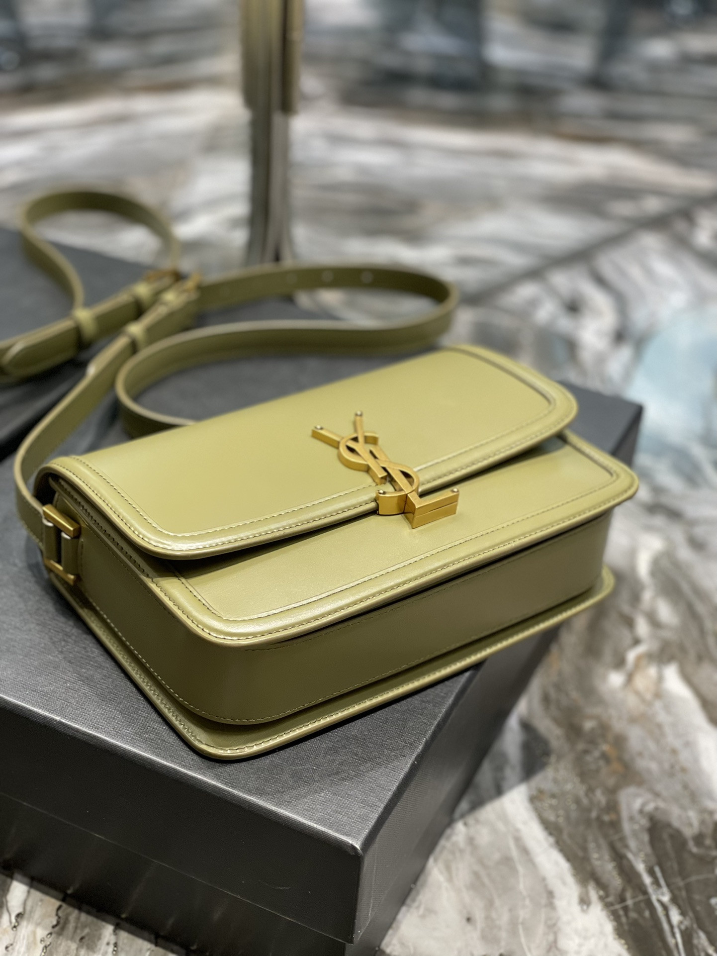 y*l solferino medium satchel in box Sa**t Lau*nt avocado green 9.1 x 6.3 x 2.4 inches