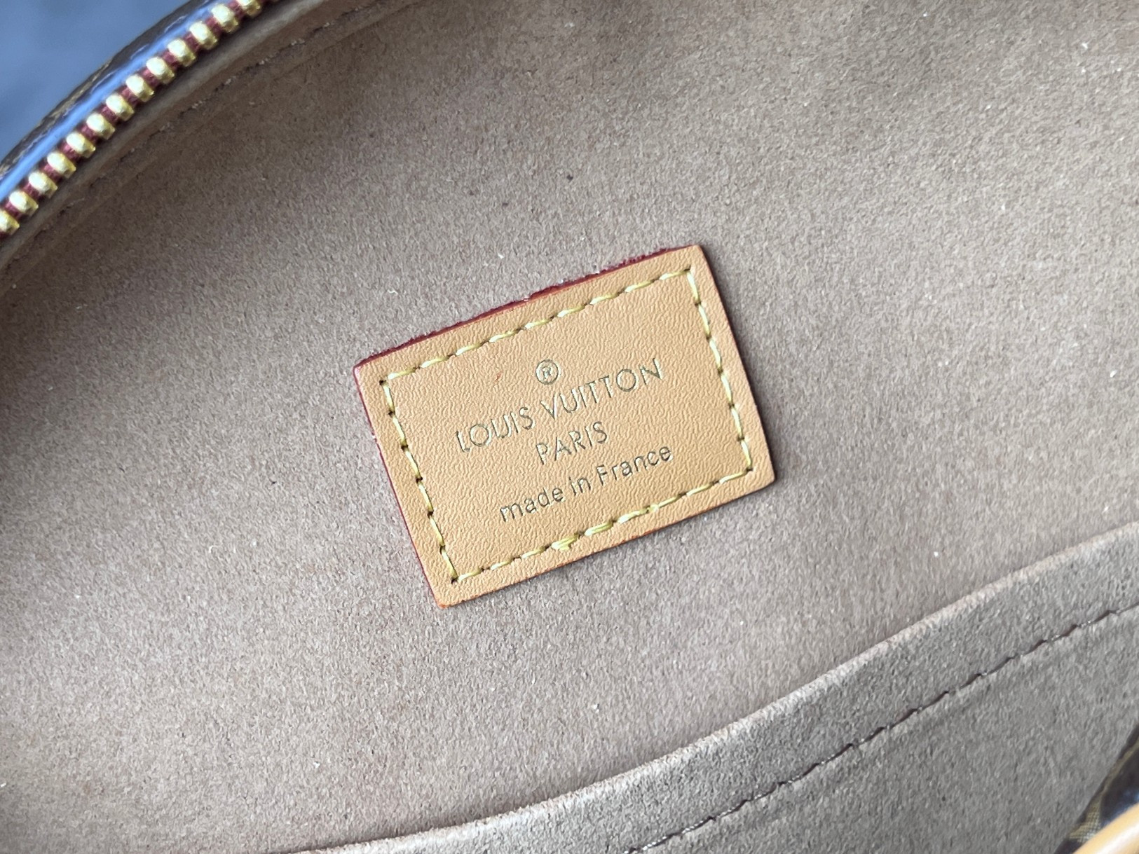 LV BOITE CHAPEAU SOUPLE M52294