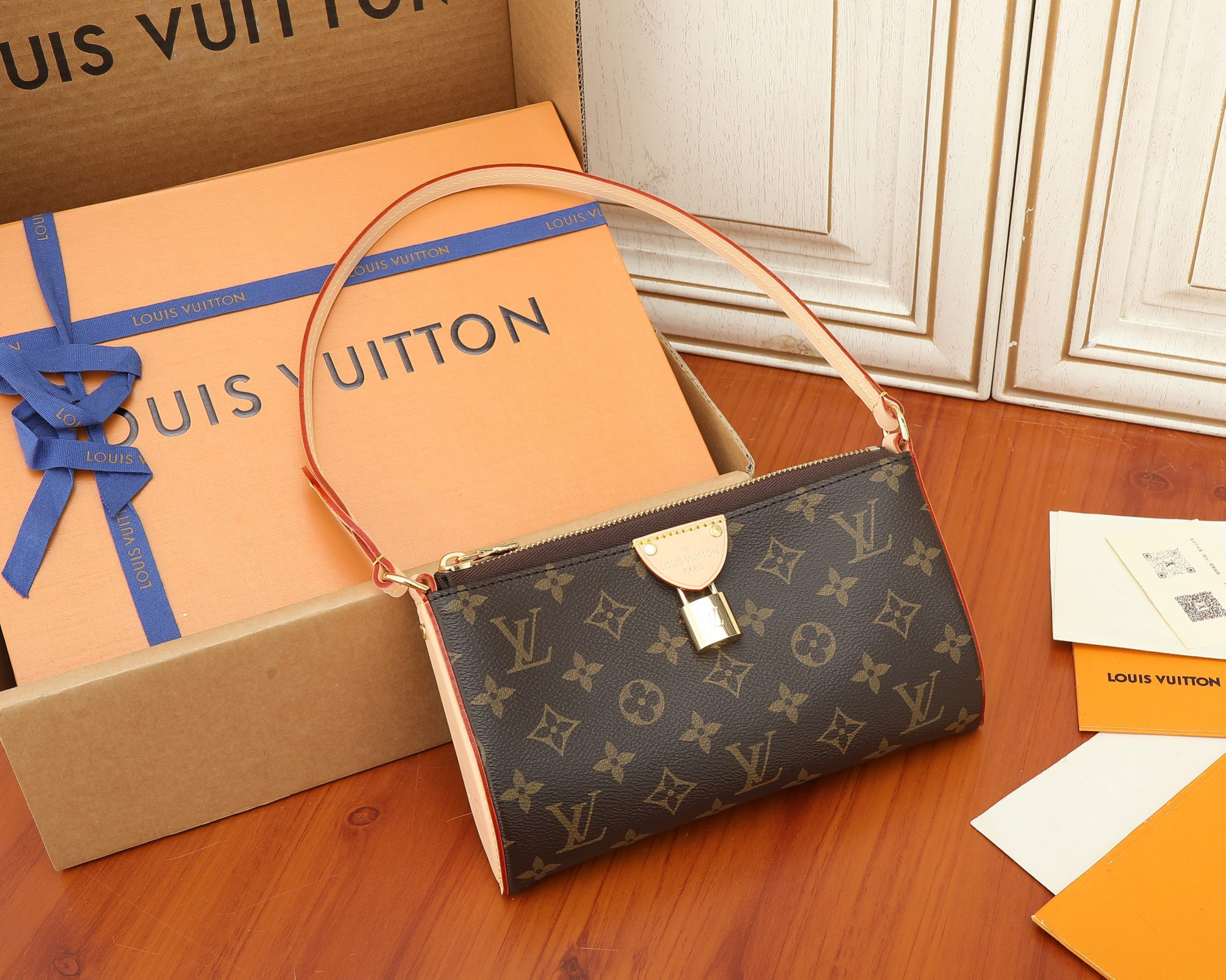 LV M47123 Pochette Tirette 22 x 12 x 5.5 cm