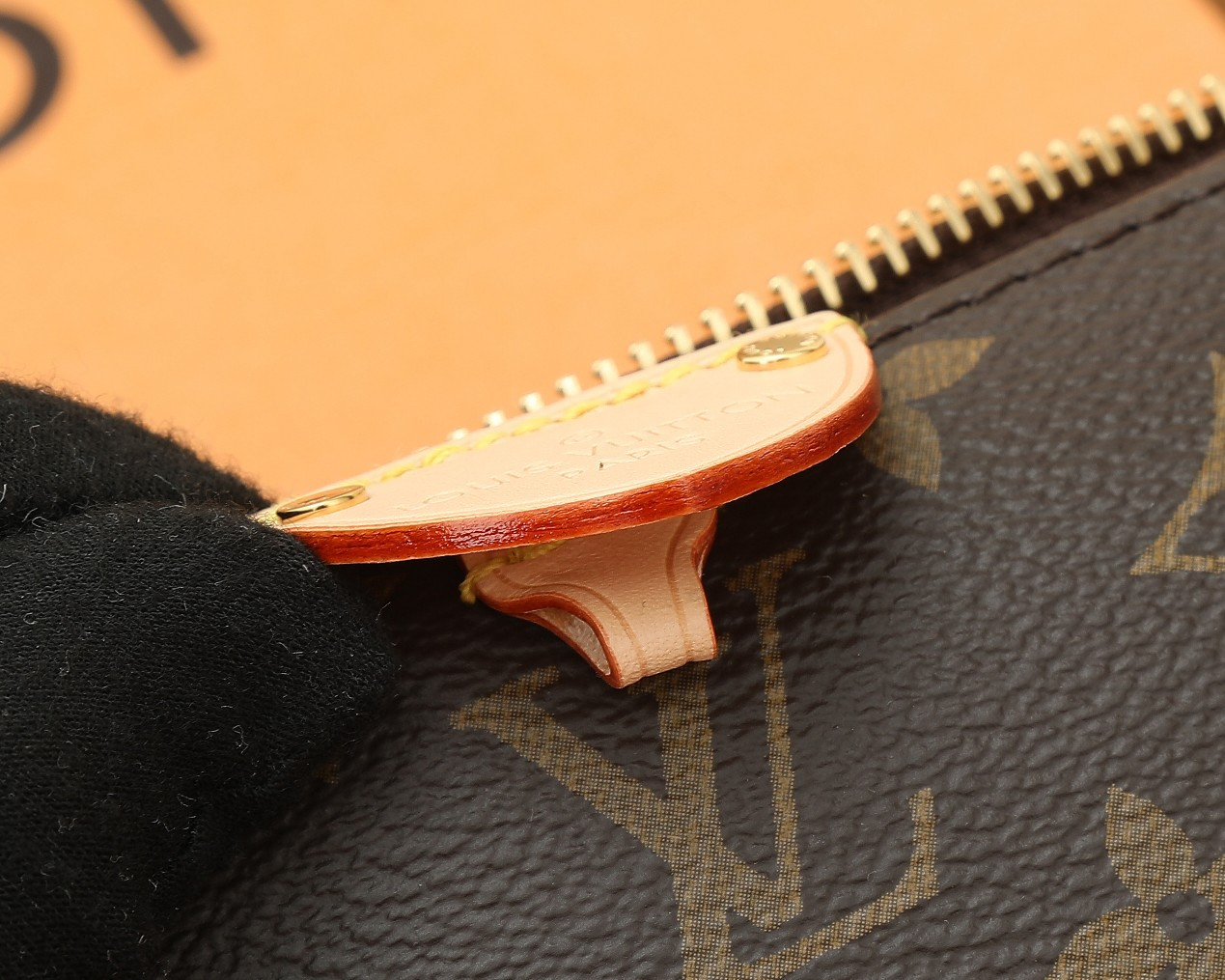 LV M47123 Pochette Tirette 22 x 12 x 5.5 cm