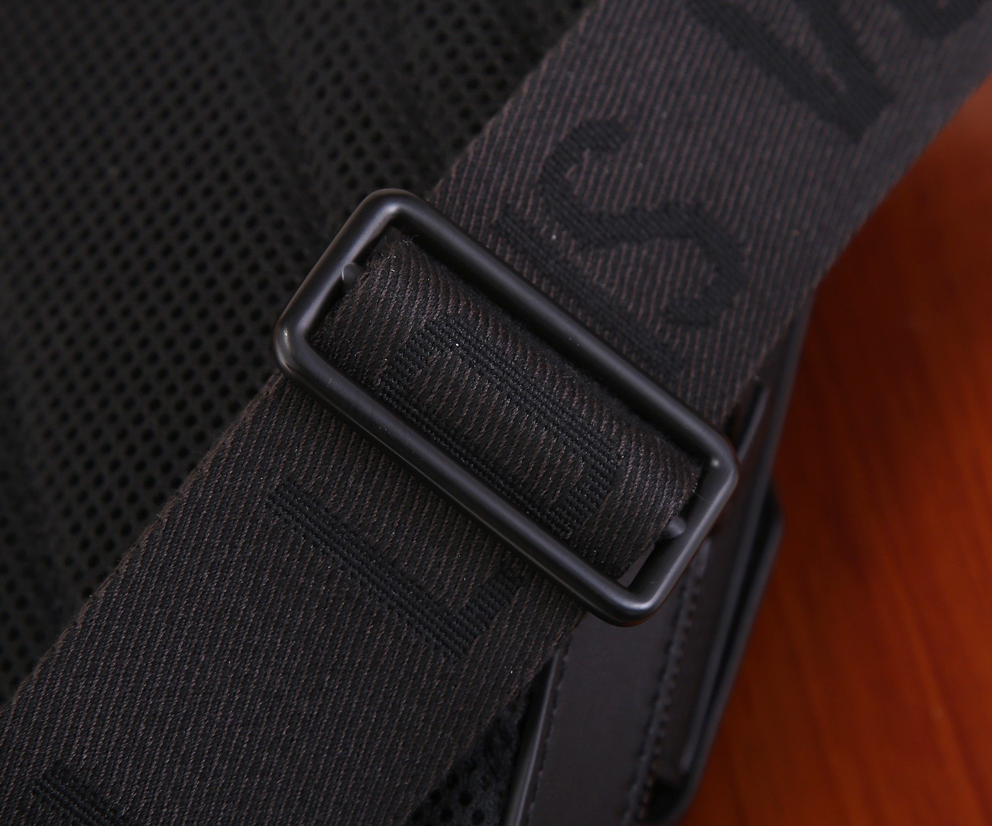 LV M23736 Pilot Slingbag 20 x 30 x 4 cm
