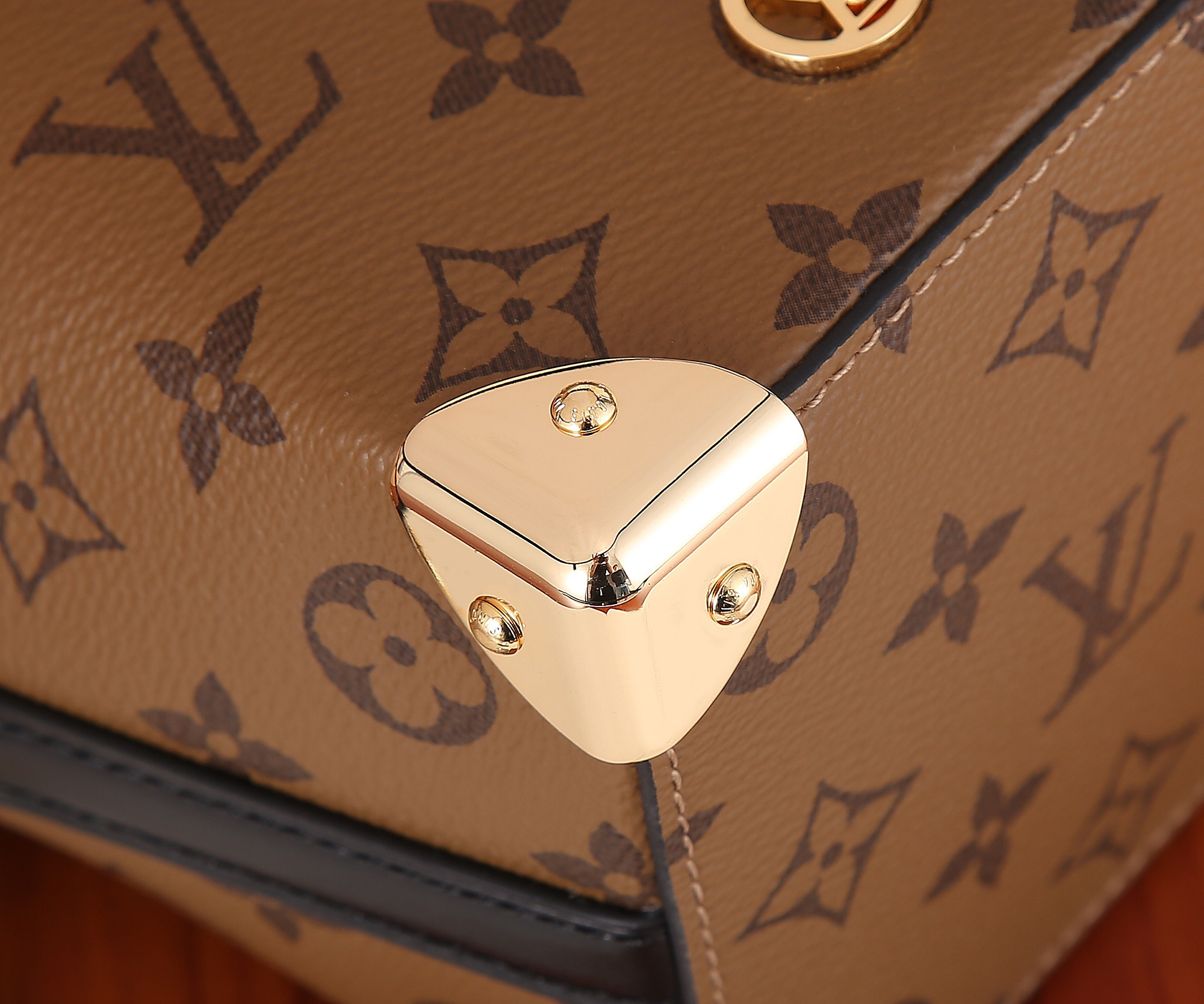 LV M82885 Zjs jh Online Only 11.5x11.5x11.5 CM