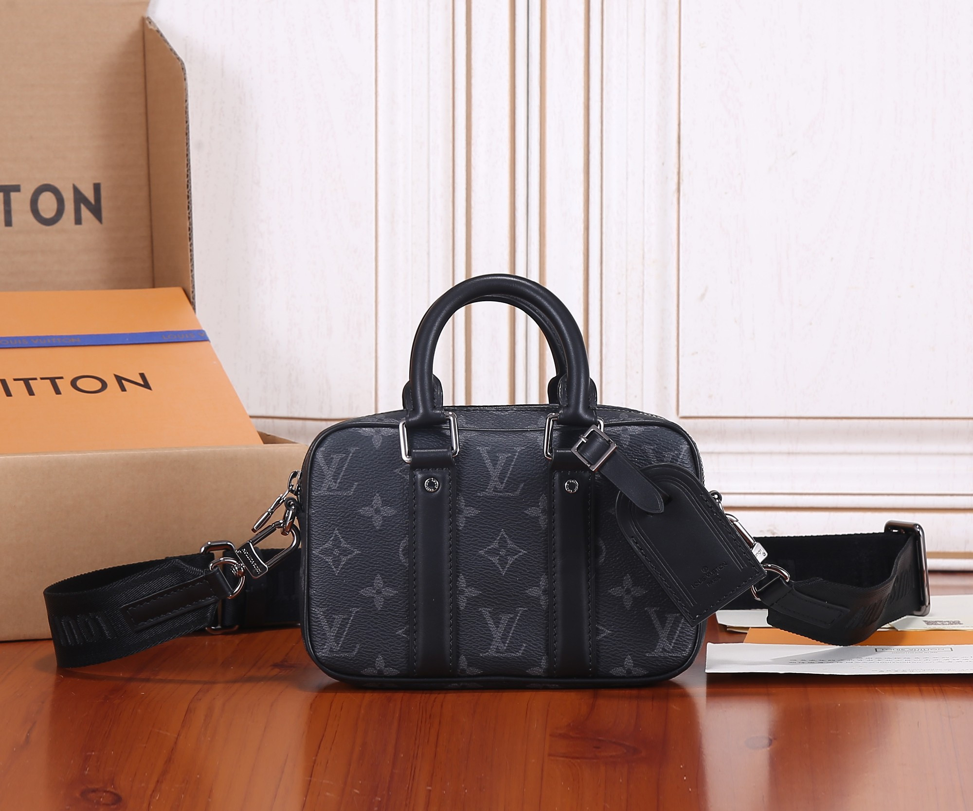 LV M82770 Nano Porte Documents Voyage 20 x 13 x 5.5 cm