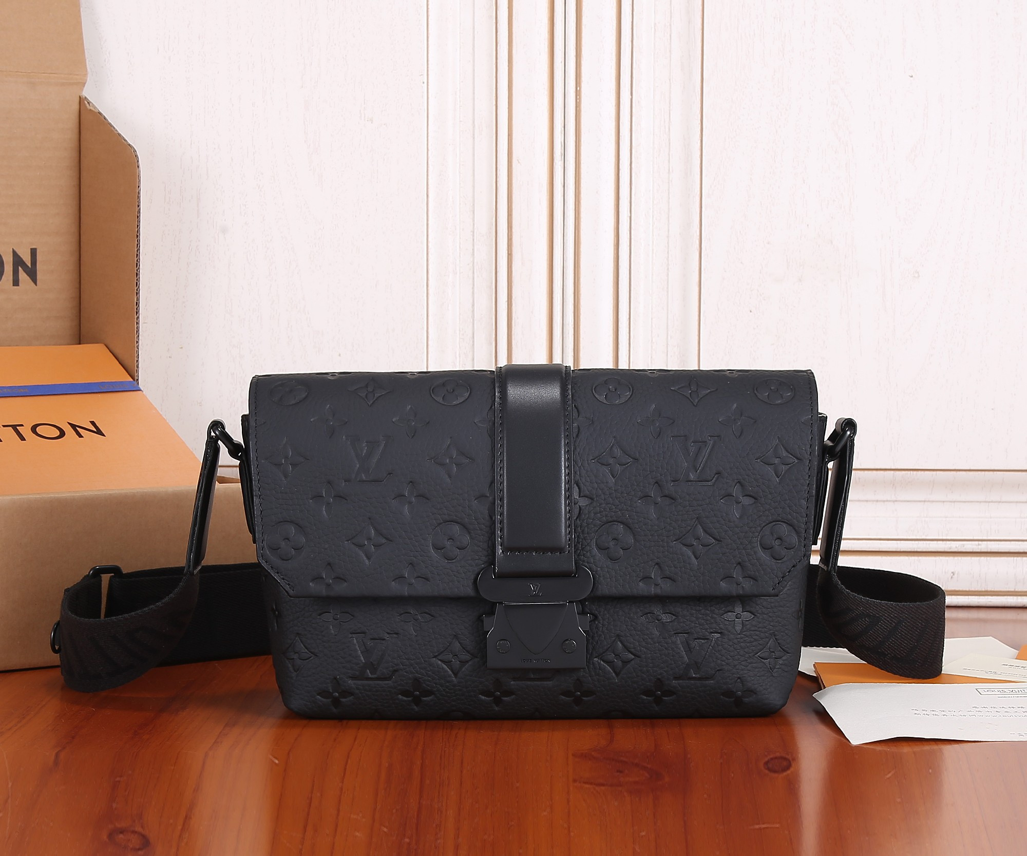 LV S-Cape Messenger M23741 28x16x10cm