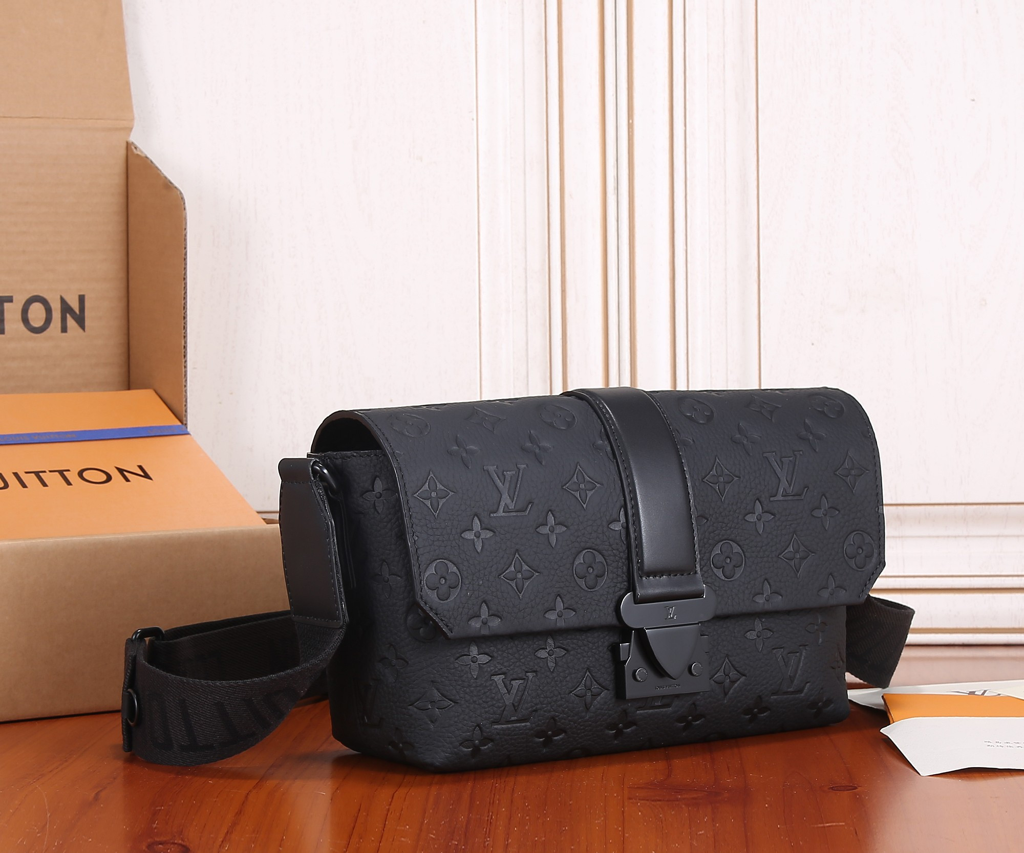 LV S-Cape Messenger M23741 28x16x10cm