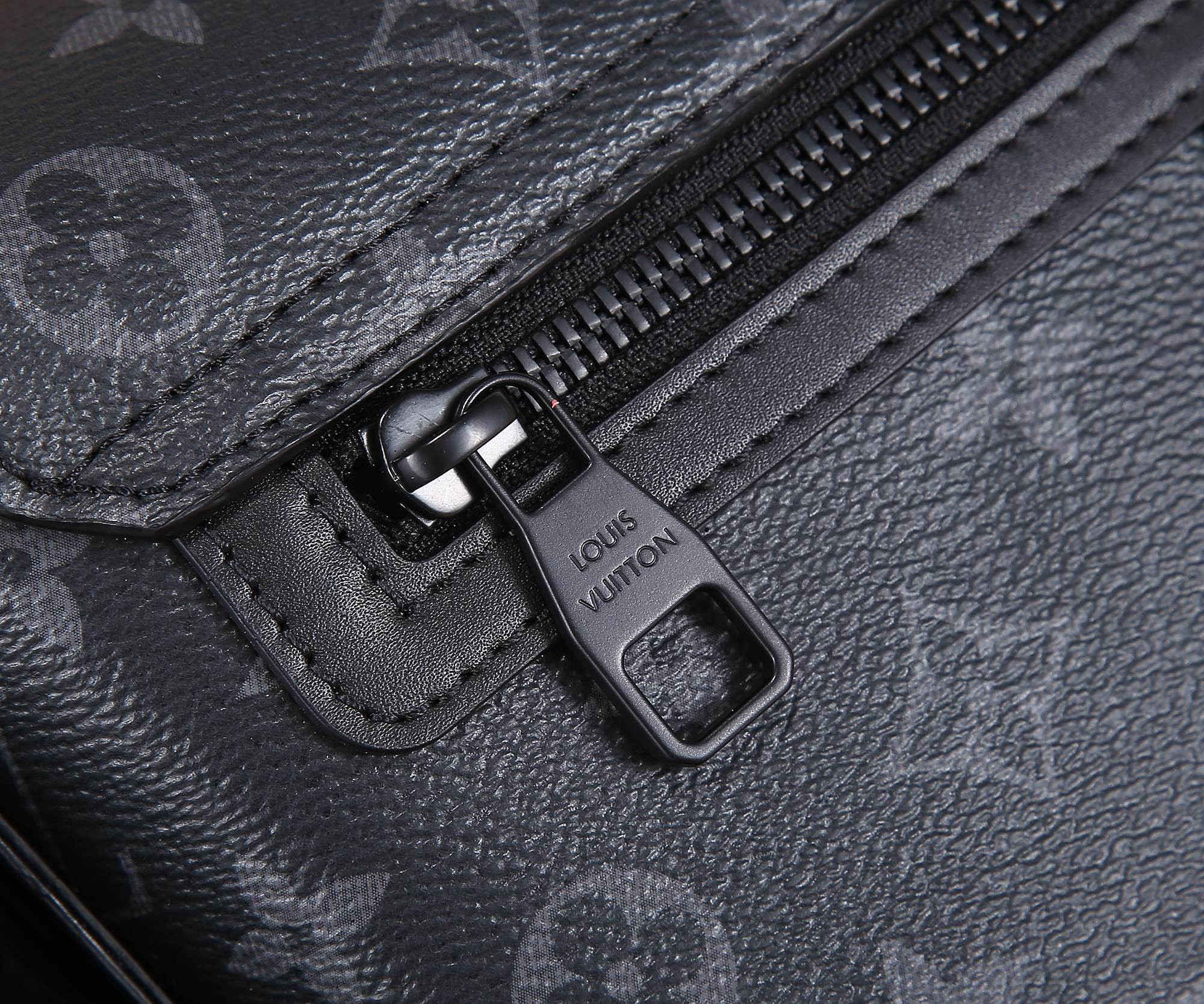 LV M46794 S-Cape Messenger 28 x 16 x 10 cm