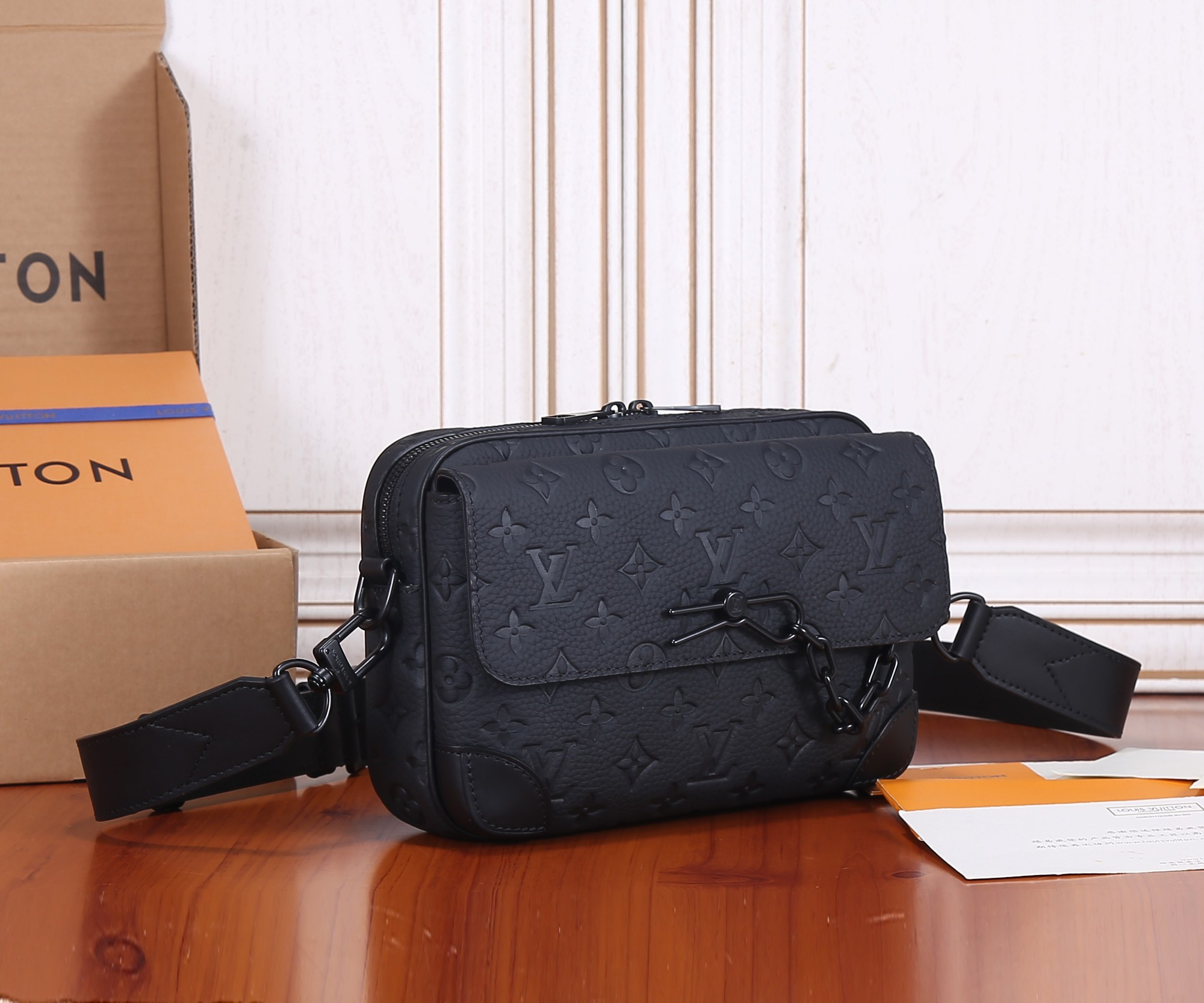 LV M23742 Steamer Messenger 24 x 17 x 5 CM