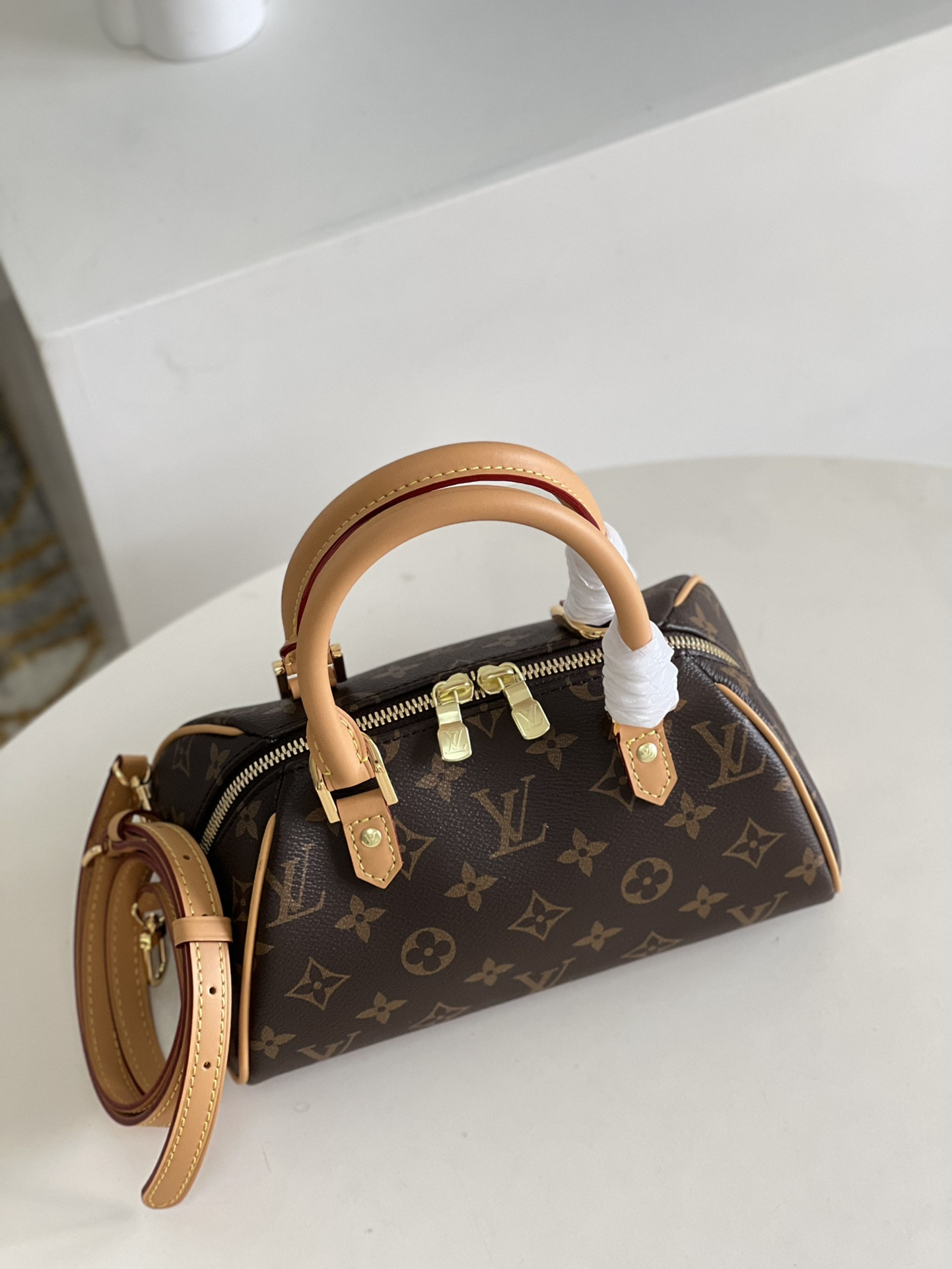LV M50202 23 × 13 × 14 CM