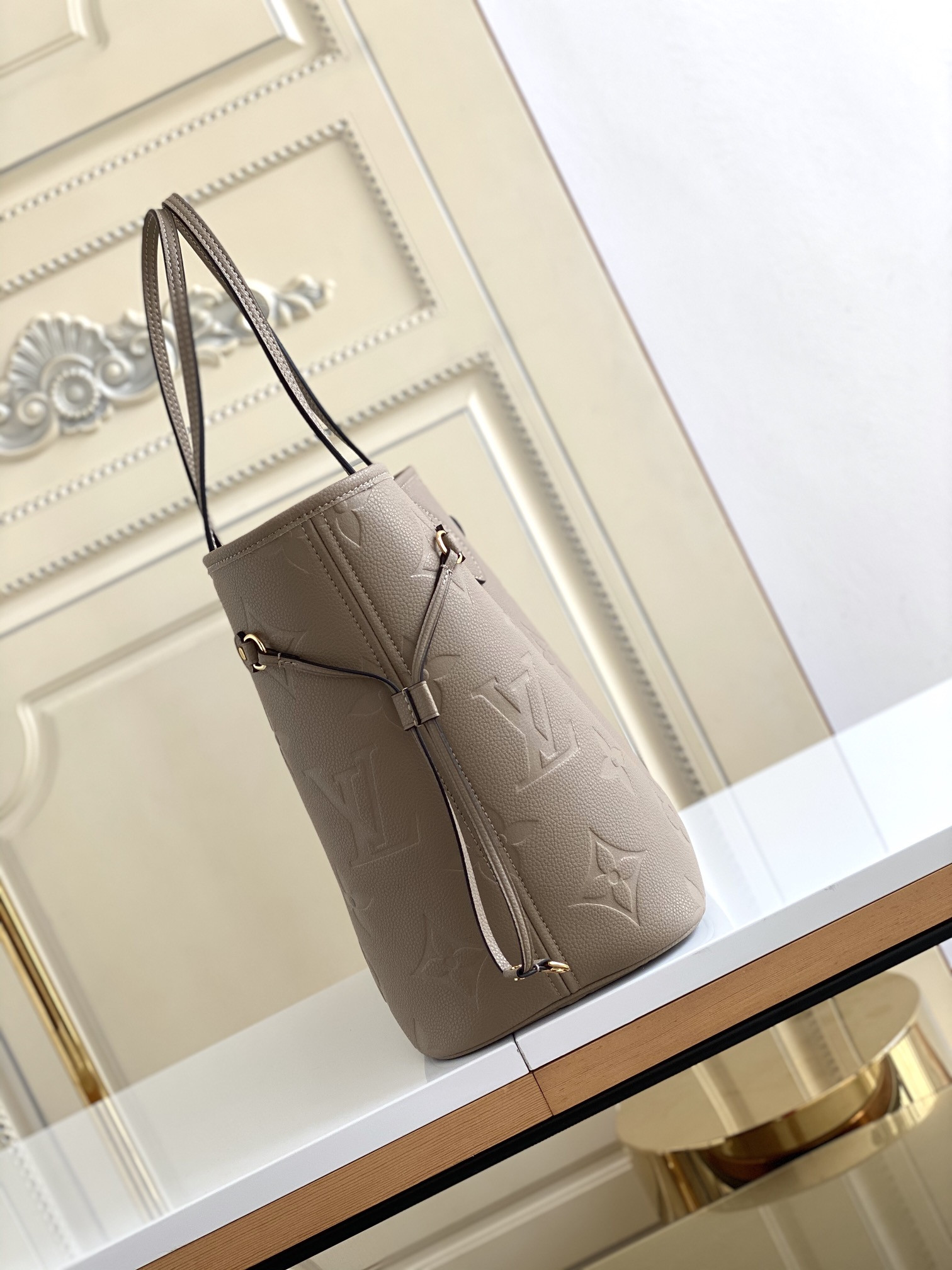LV M45686 Neverfull MM 12.6 x 11.4 x 6.7 inches Without Box