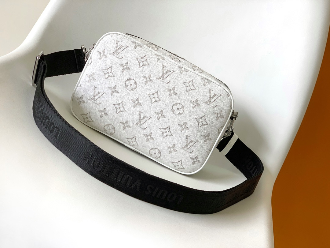 LV M31069 Alpha Messenger 9.4 x 6.3 x 3.1 inches