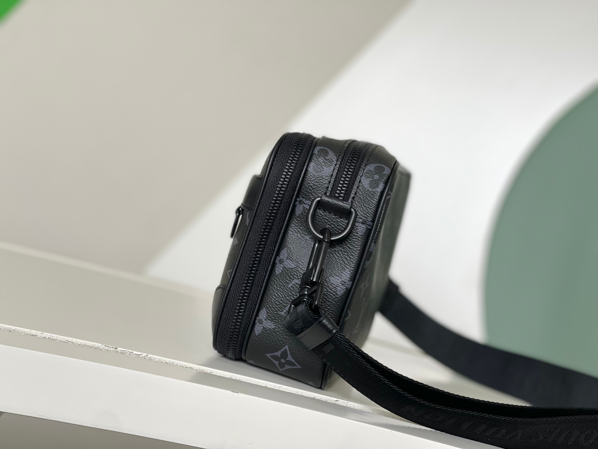 LV M46955 Alpha Messenger 9.4 x 6.3 x 3.1 inches