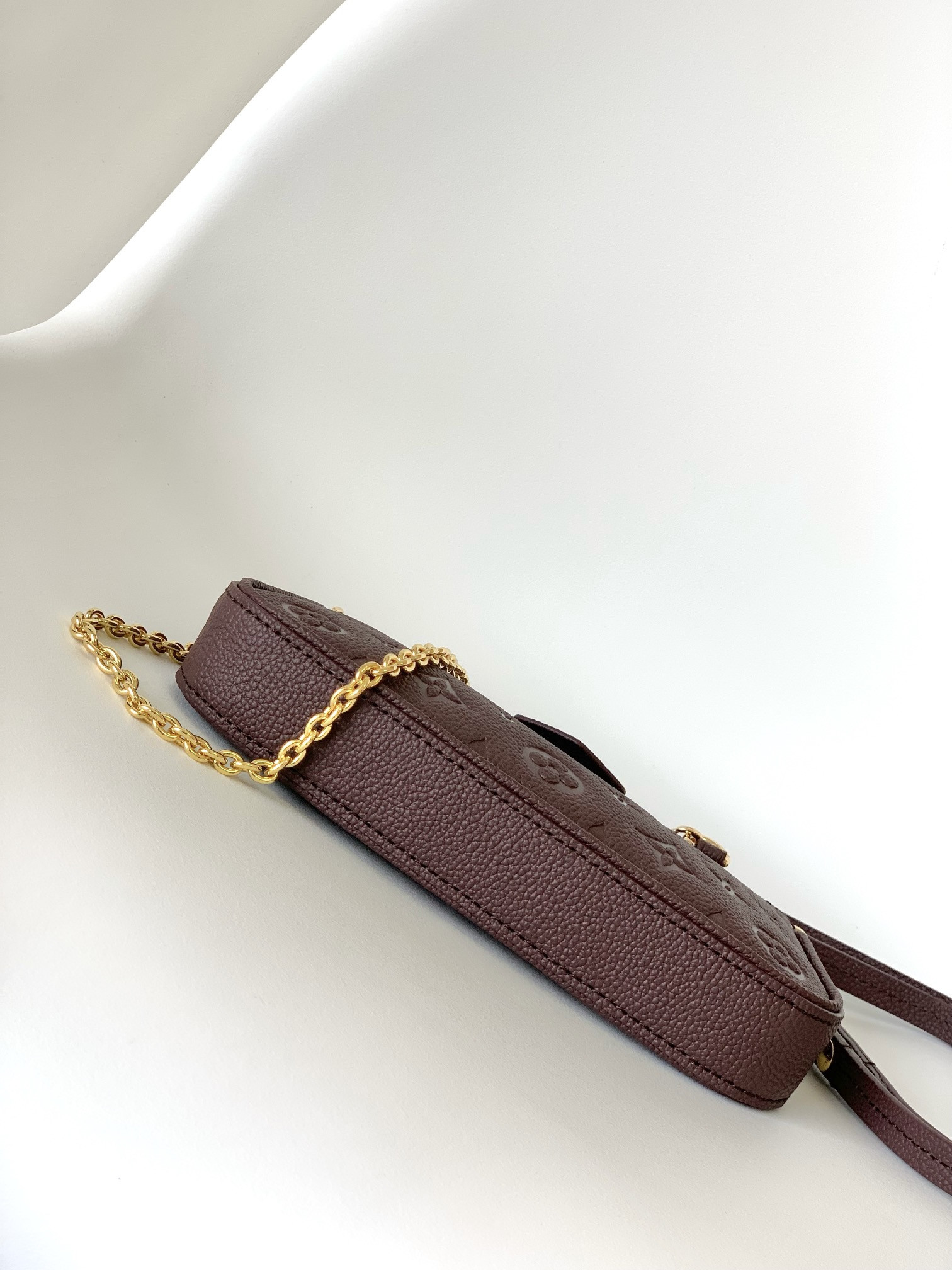 LV EASY POUCH ON STRAP M81862 7.5 x 4.5 x 1.2 inches
