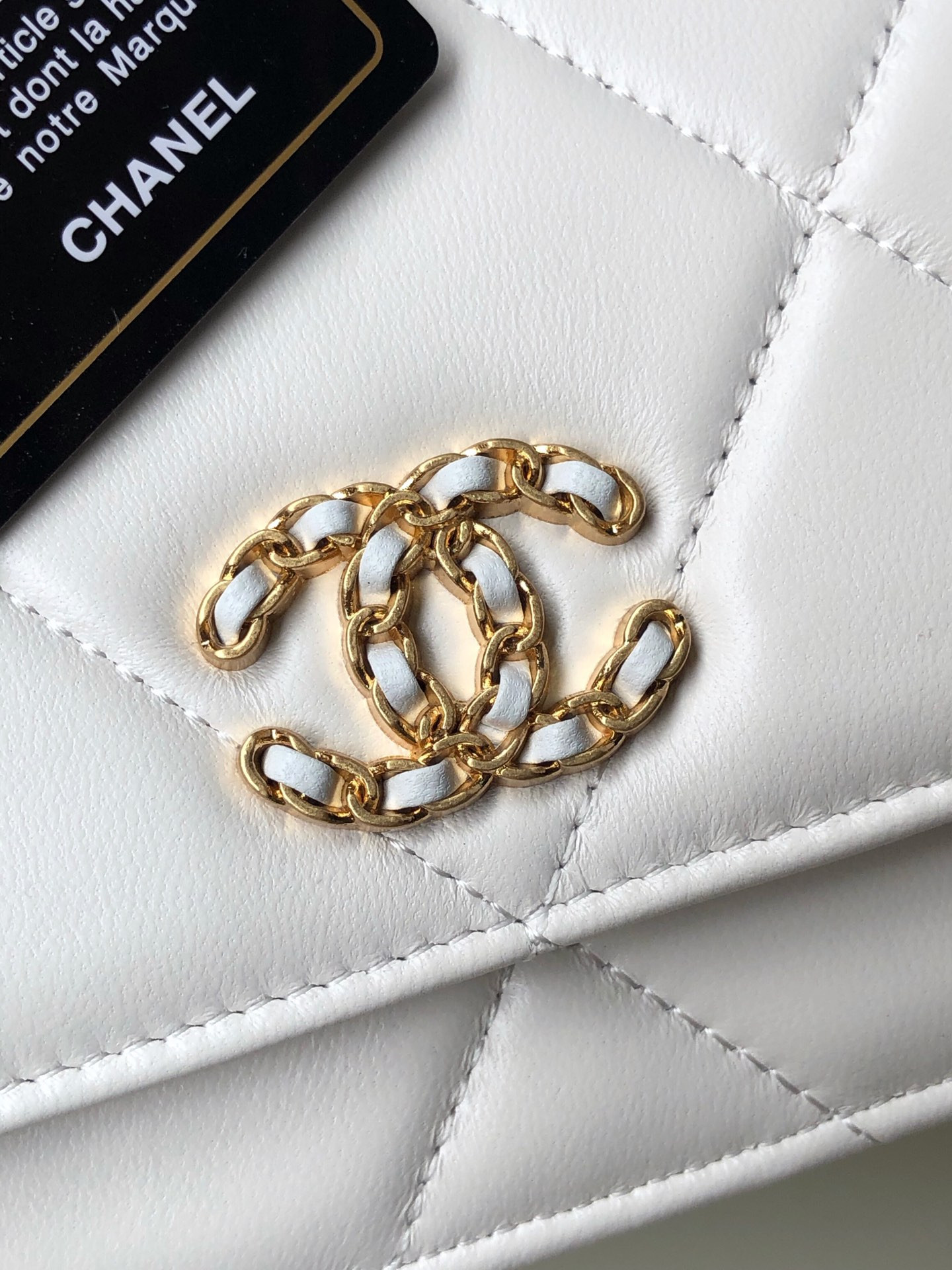 Ch*el classic wallet on chain 4.8 × 7.5 × 1.4 in