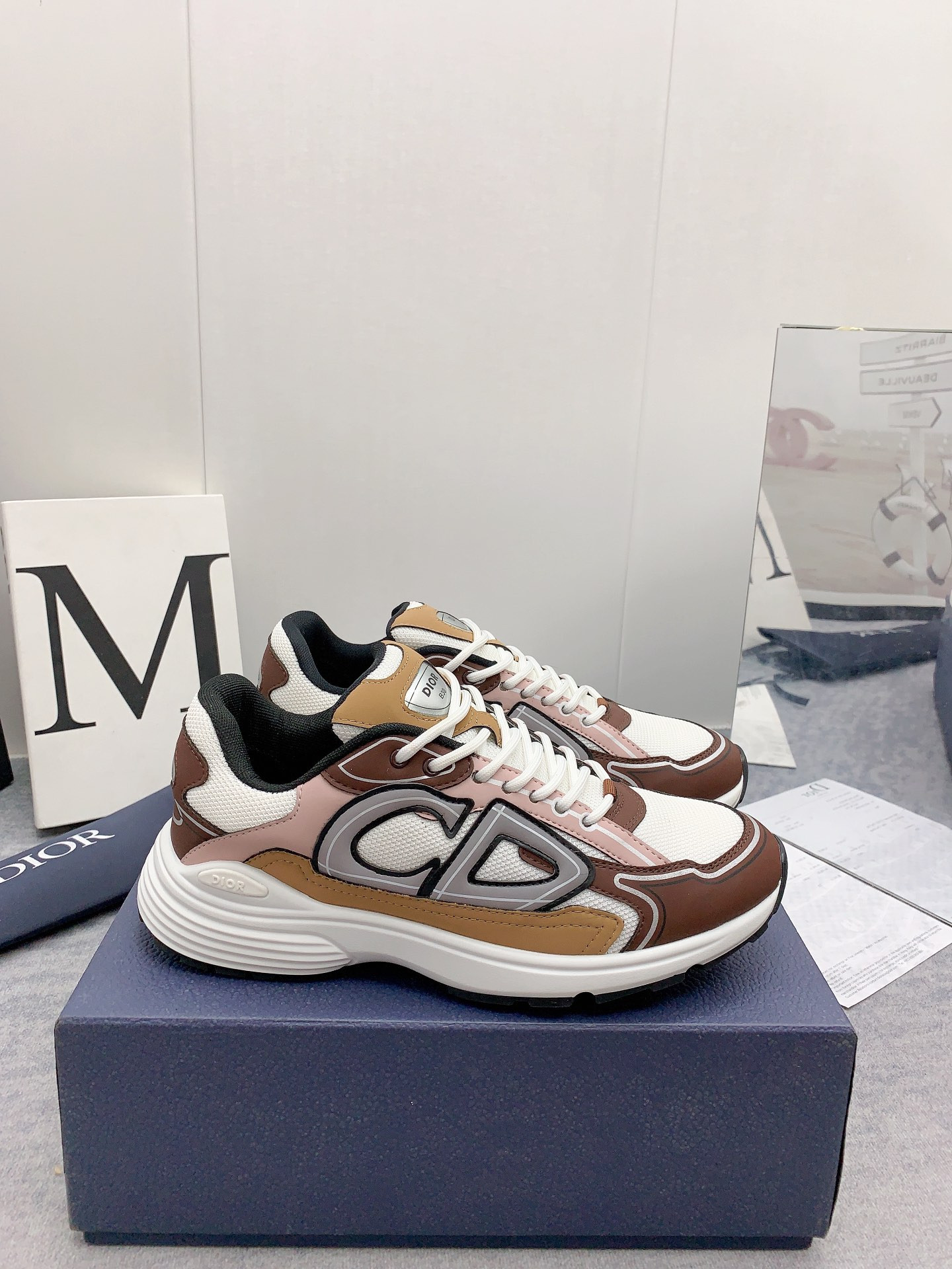 ua D*or b30 white brown beige