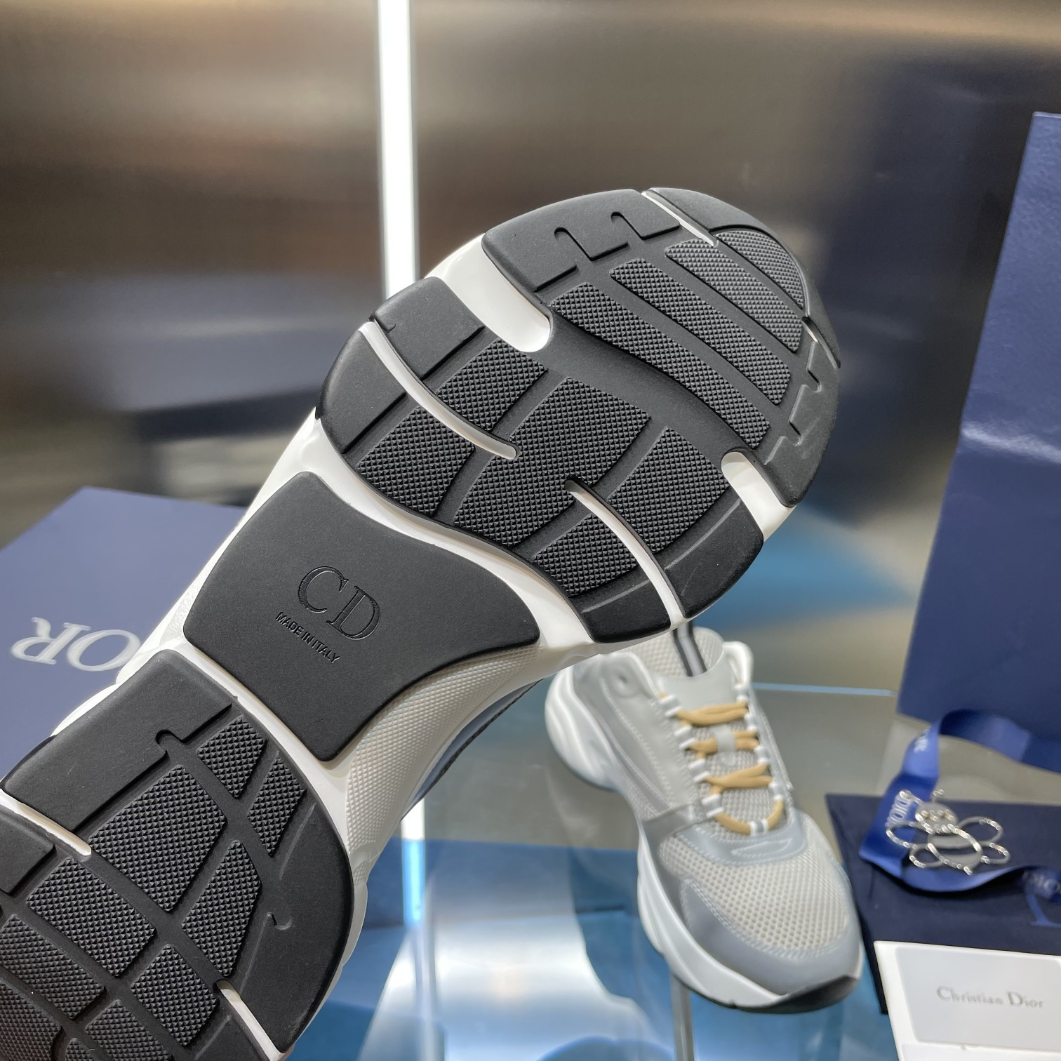 ua D*or b22 gray sneaker