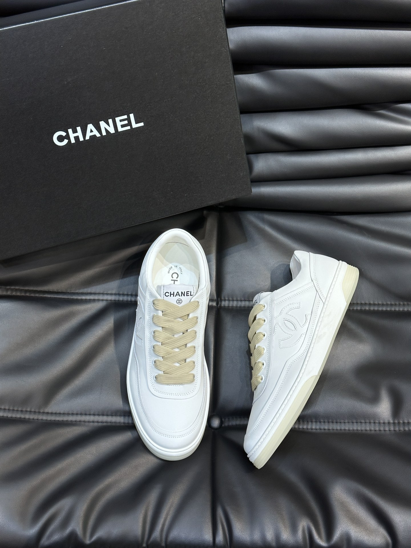 ua Ch*el sneaker calfskin