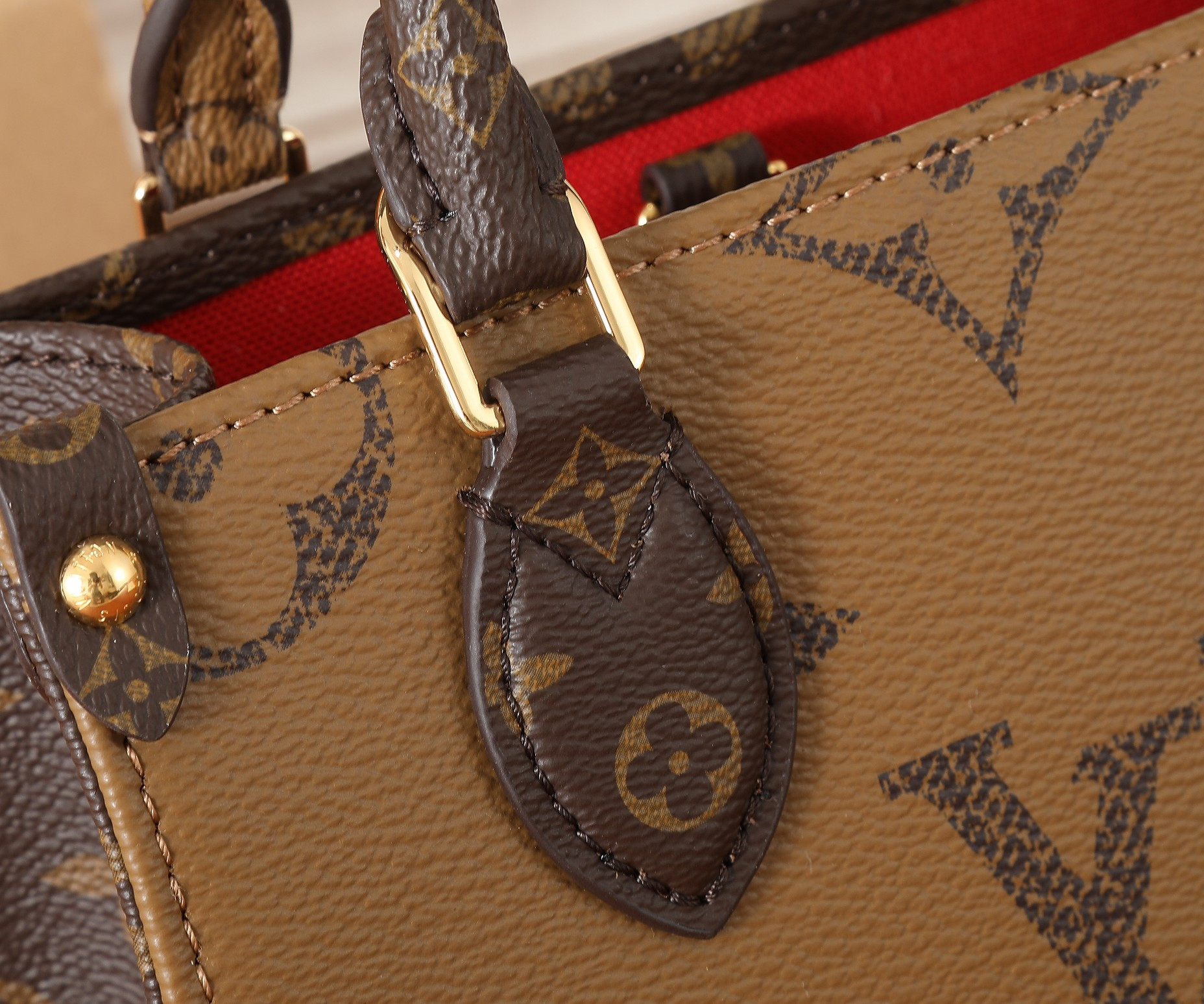 LV  OnTheGo BB M46839 7.1 x 5.9 x 3.3 inches