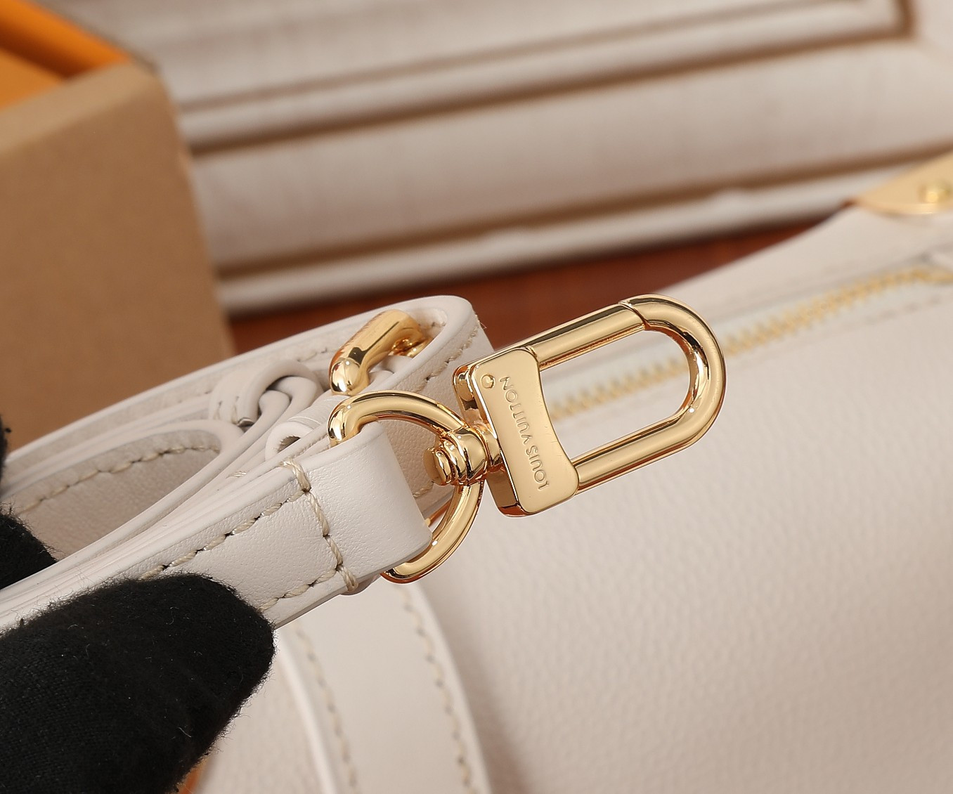 LV Side Trunk PM M23915  7.1 x 4.9 x 3.1 inches