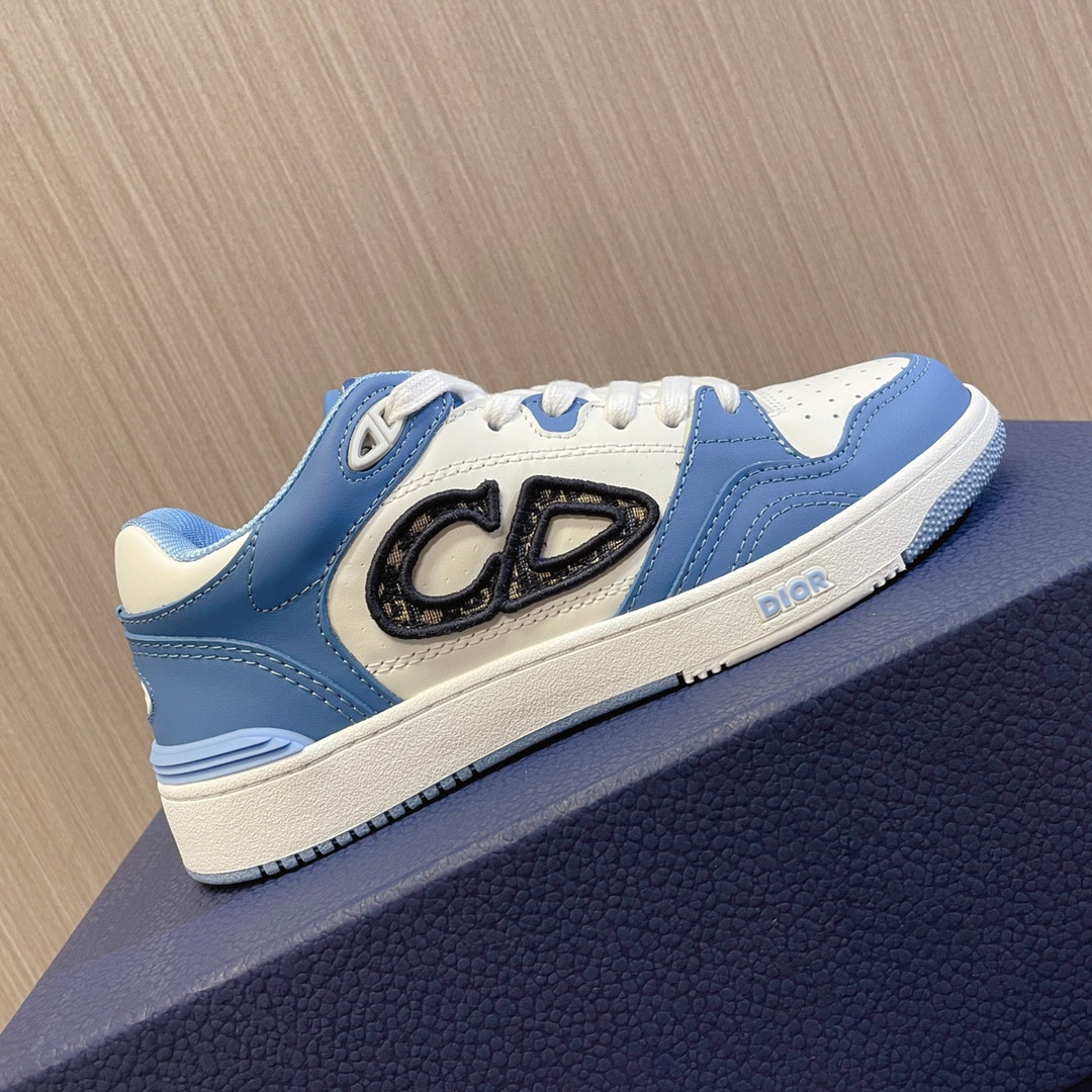 ua D*or b57 low-top sneaker light blue and white