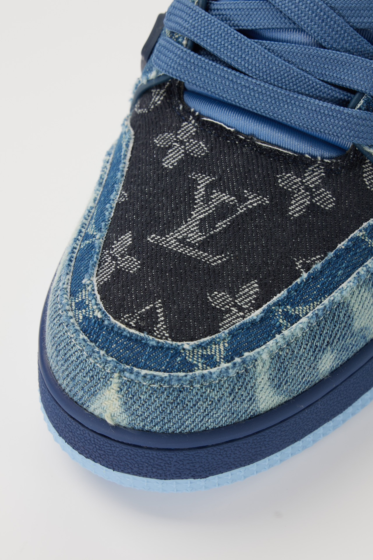 UA LV Trainer Sneaker