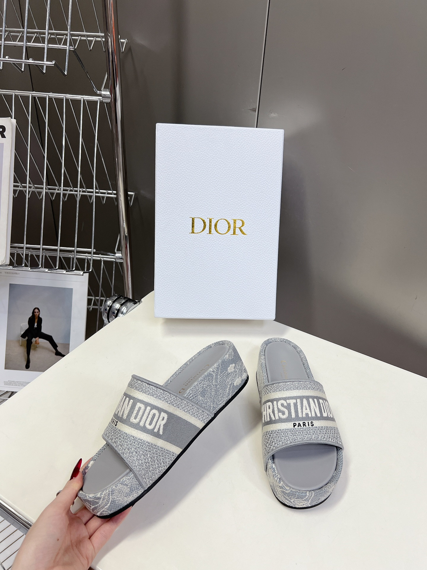 ua D*or platform sandals