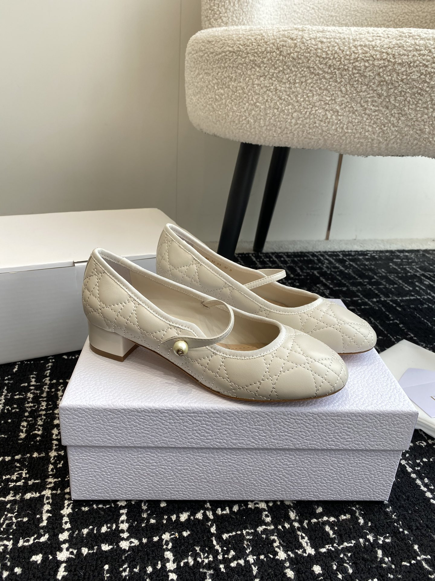 ua D*or ballet pump white