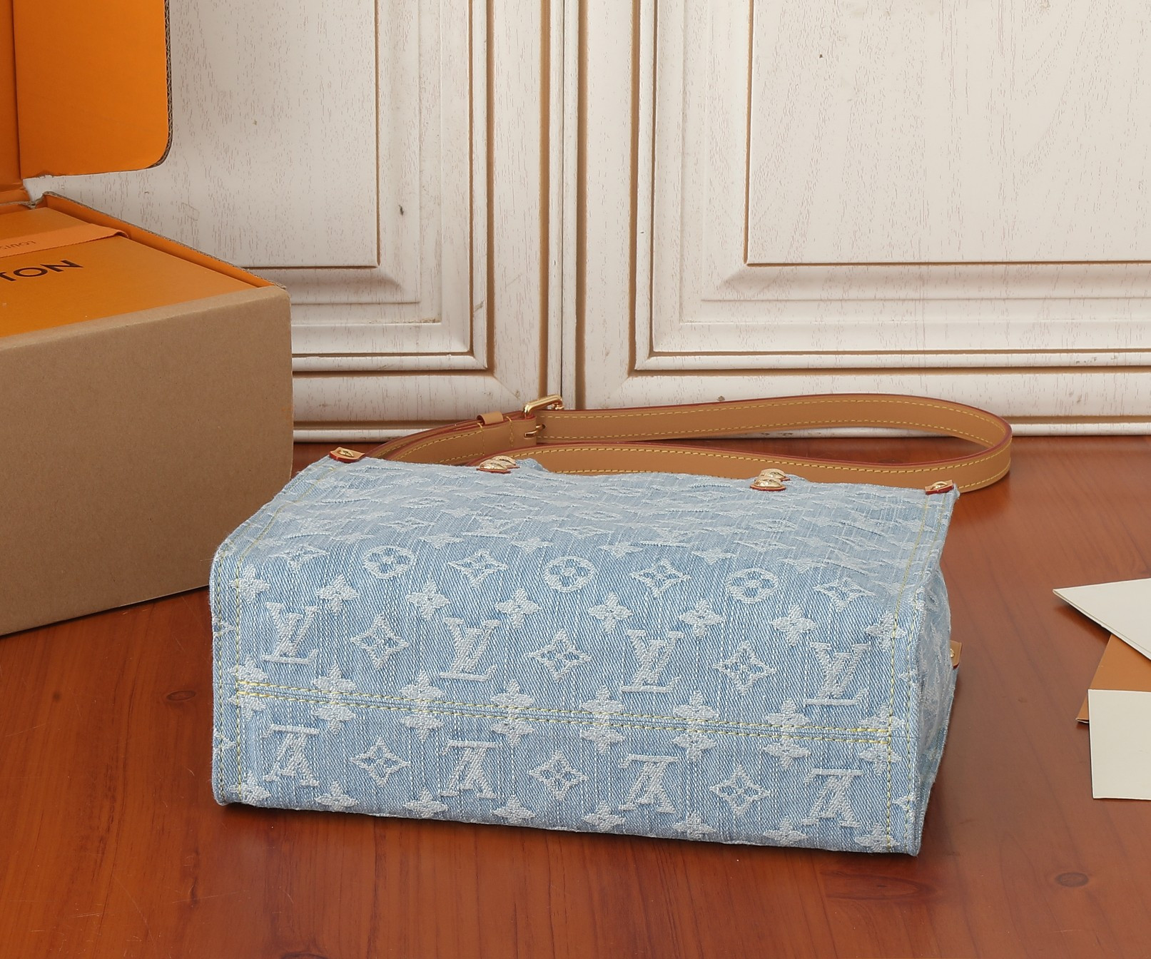 LV Let Go PM M42897 11 x 9.1 x 4.1 in