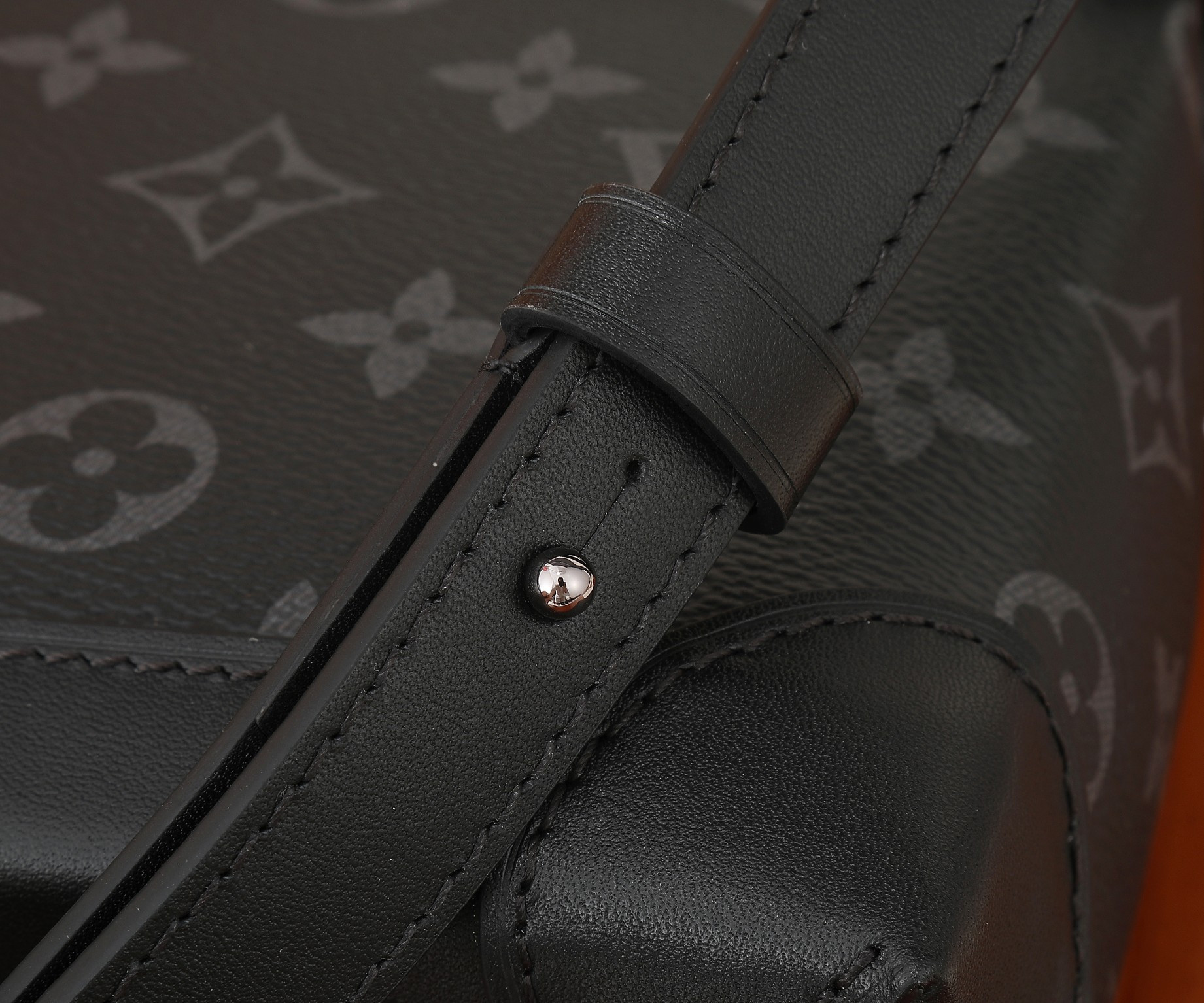 LV Nano Steamer M82774  5.9 x 7.1 x 2.8 in