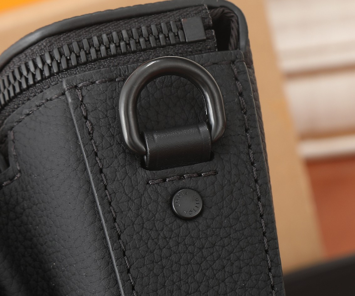 LV Pilot Wearable Wallet M83563 7.9 x 4.7 x 2.2 in