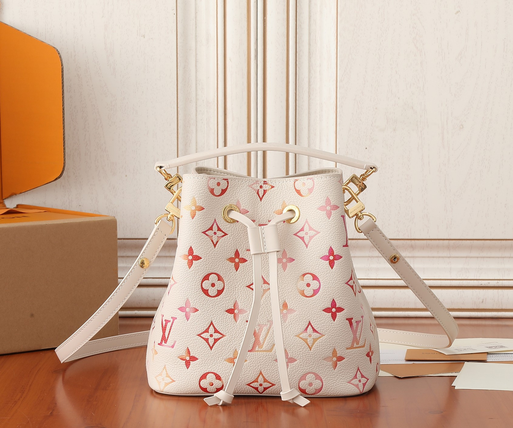 LV Néonoé BB M24649 7.9 x 7.9 x 5.1 in
