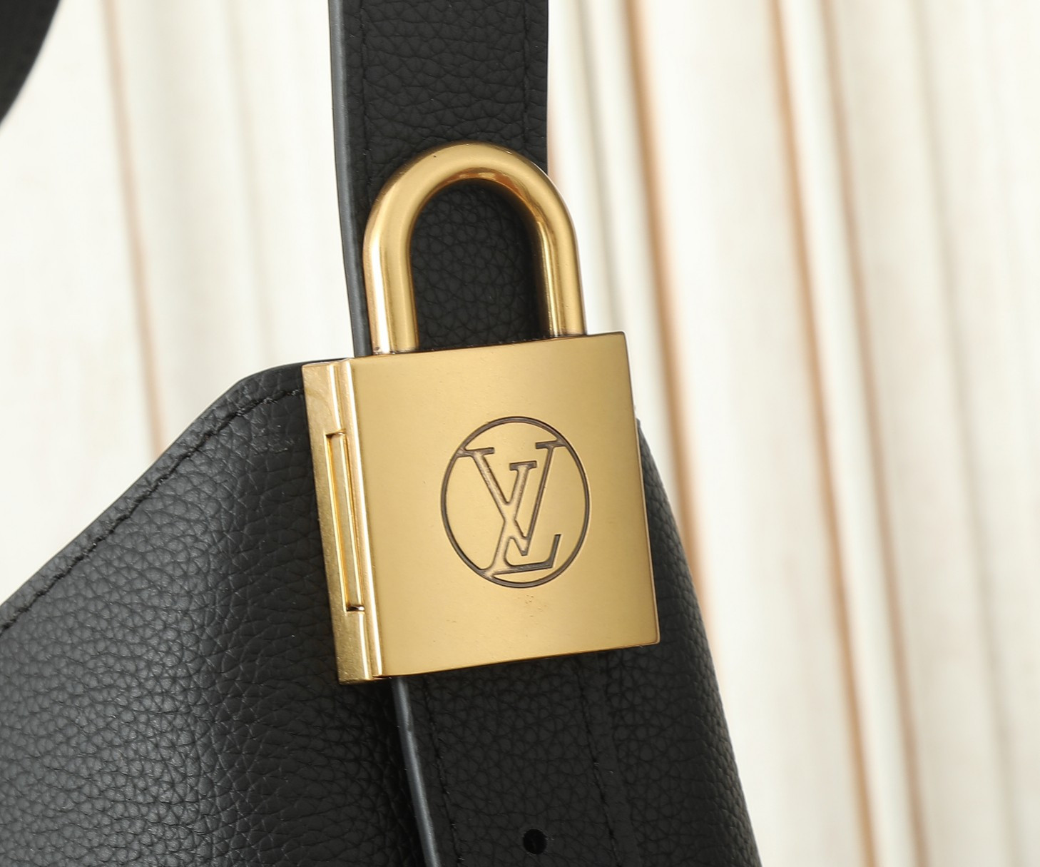 LV Low Key Hobo MM M24856 12.2 x 13.8 x 7.1 in